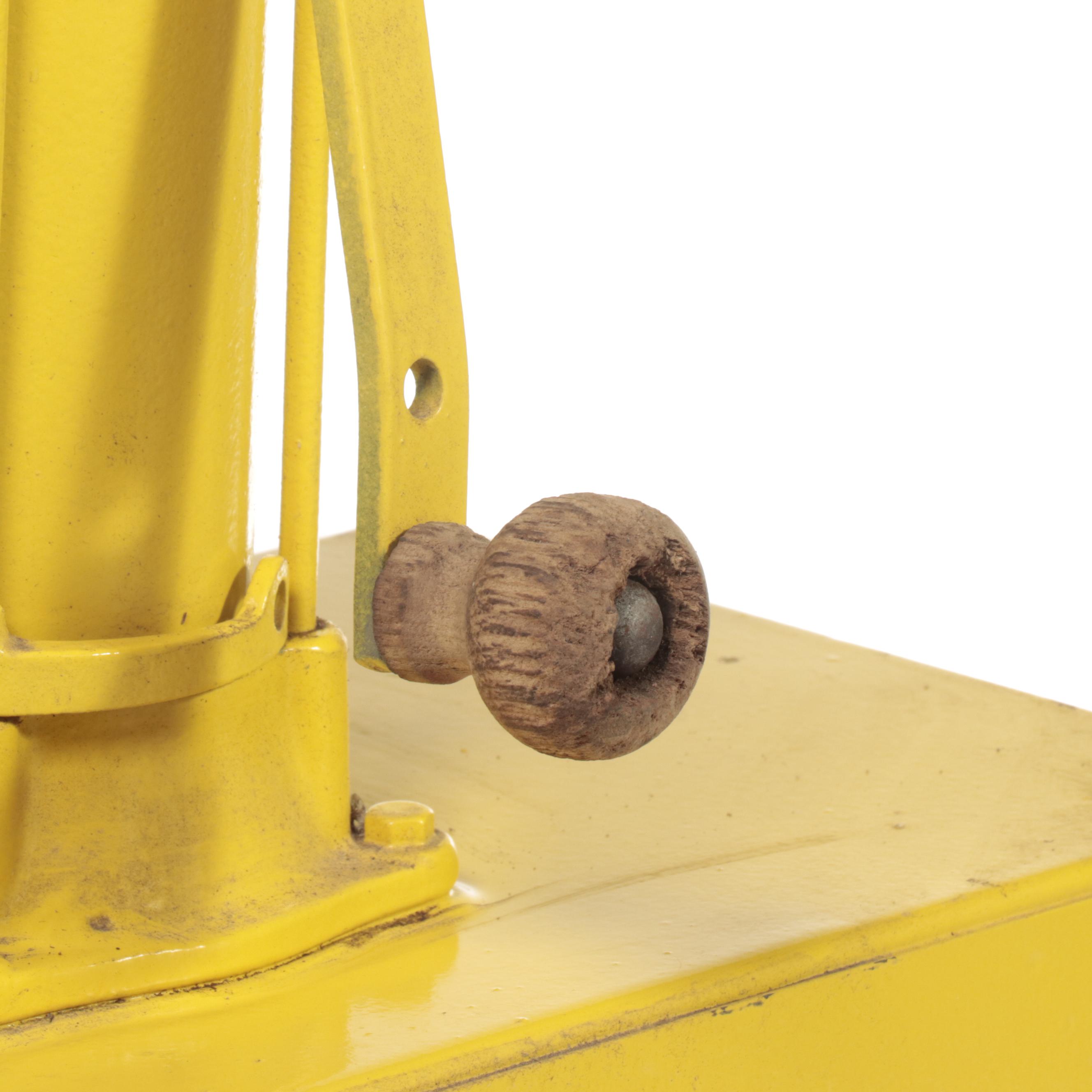 Bulk Oil 30 Gal Lubester with Shell Motor Oil Decal