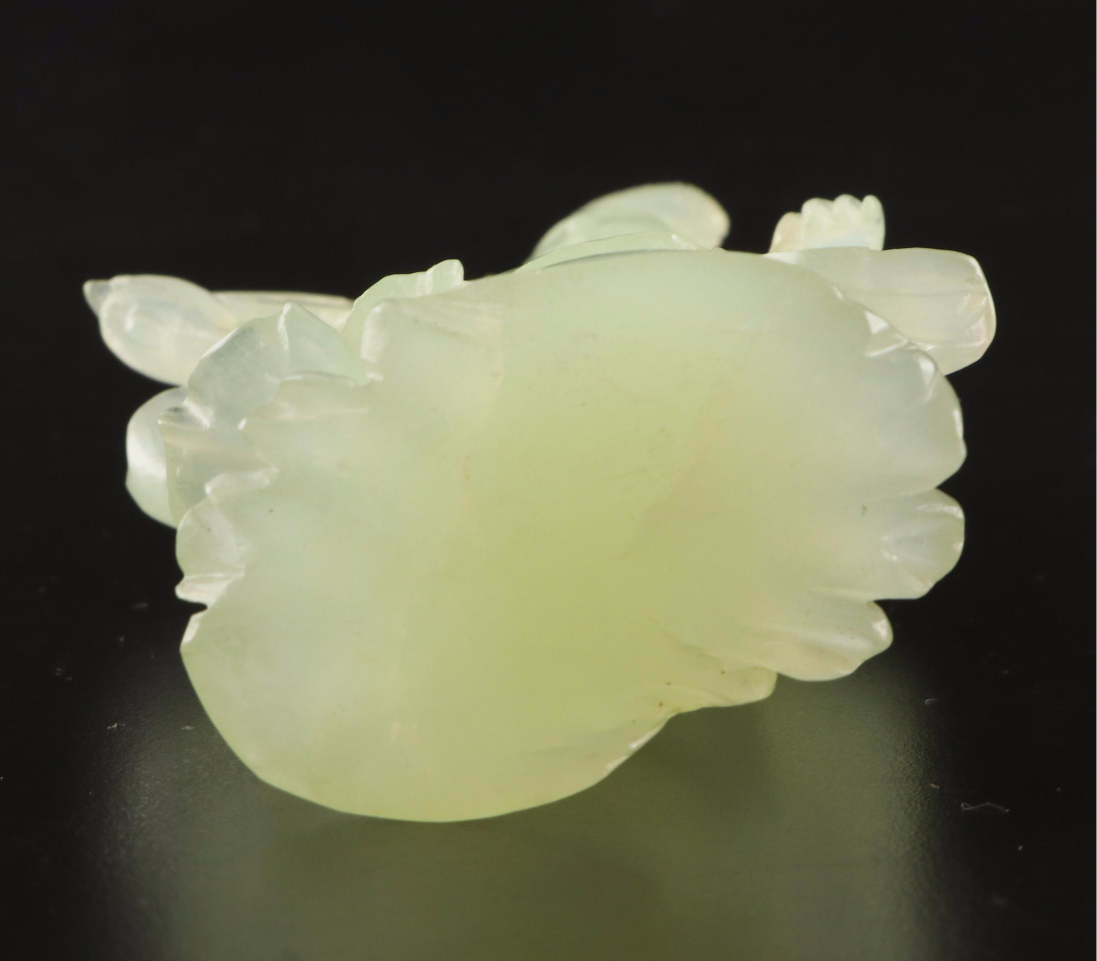 Chinese Carved Serpentine Guanyin Figurine