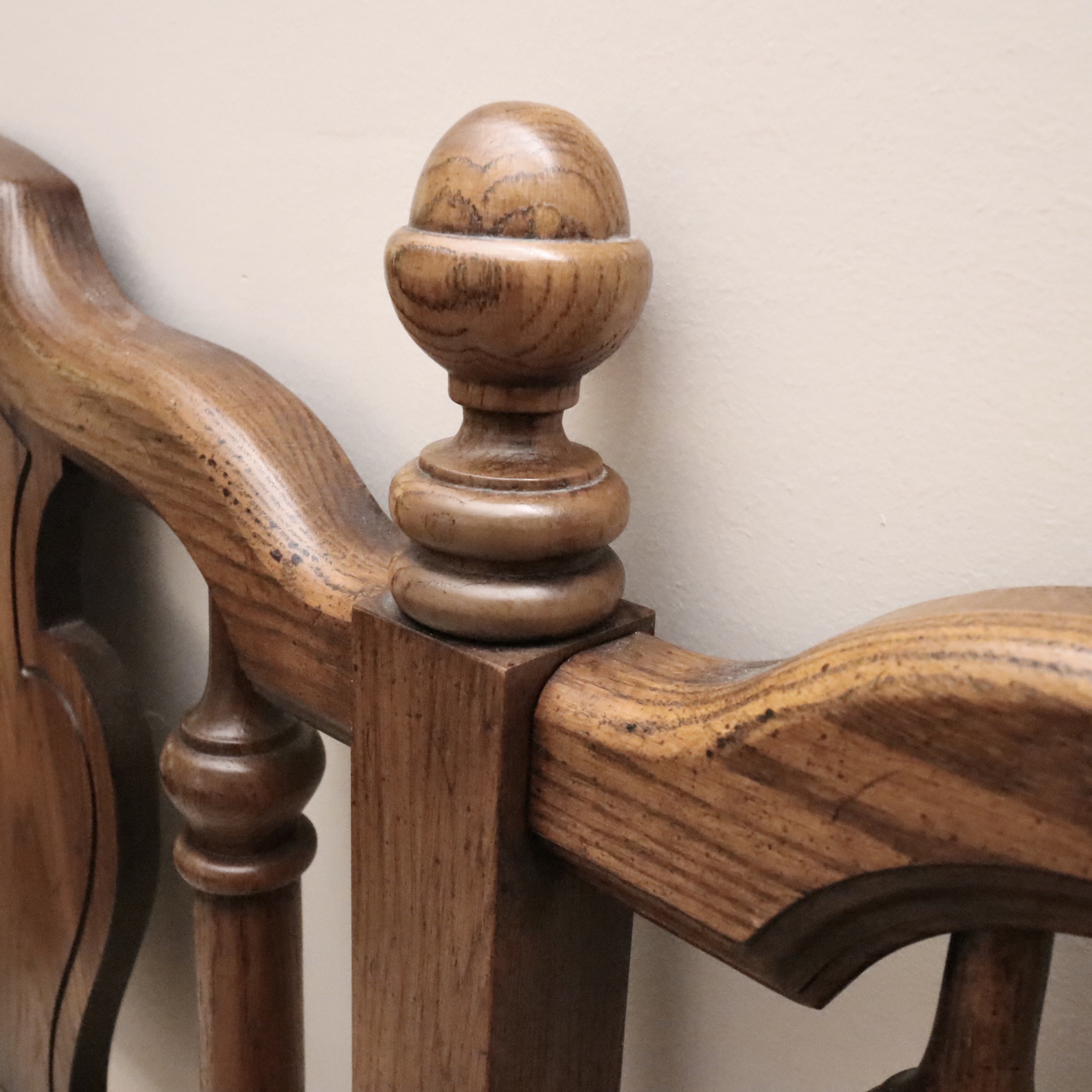 Broyhill Premier Tuscan Style Oak Bedroom Set, Late 20th Century