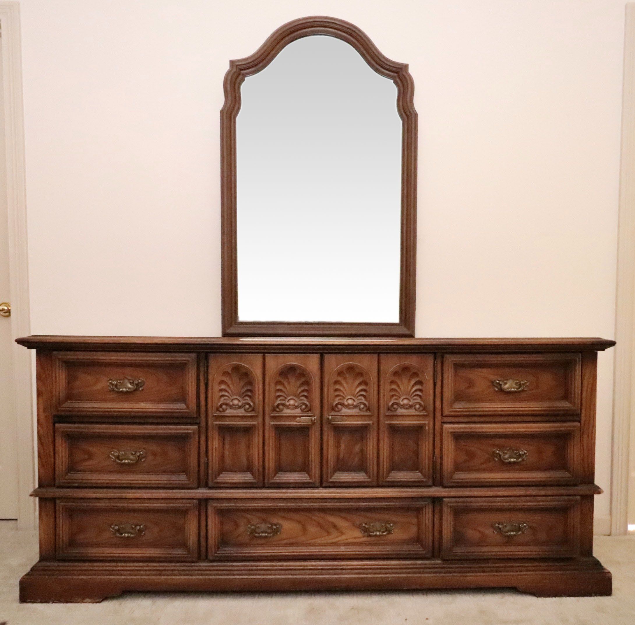Broyhill Premier Tuscan Style Oak Bedroom Set, Late 20th Century
