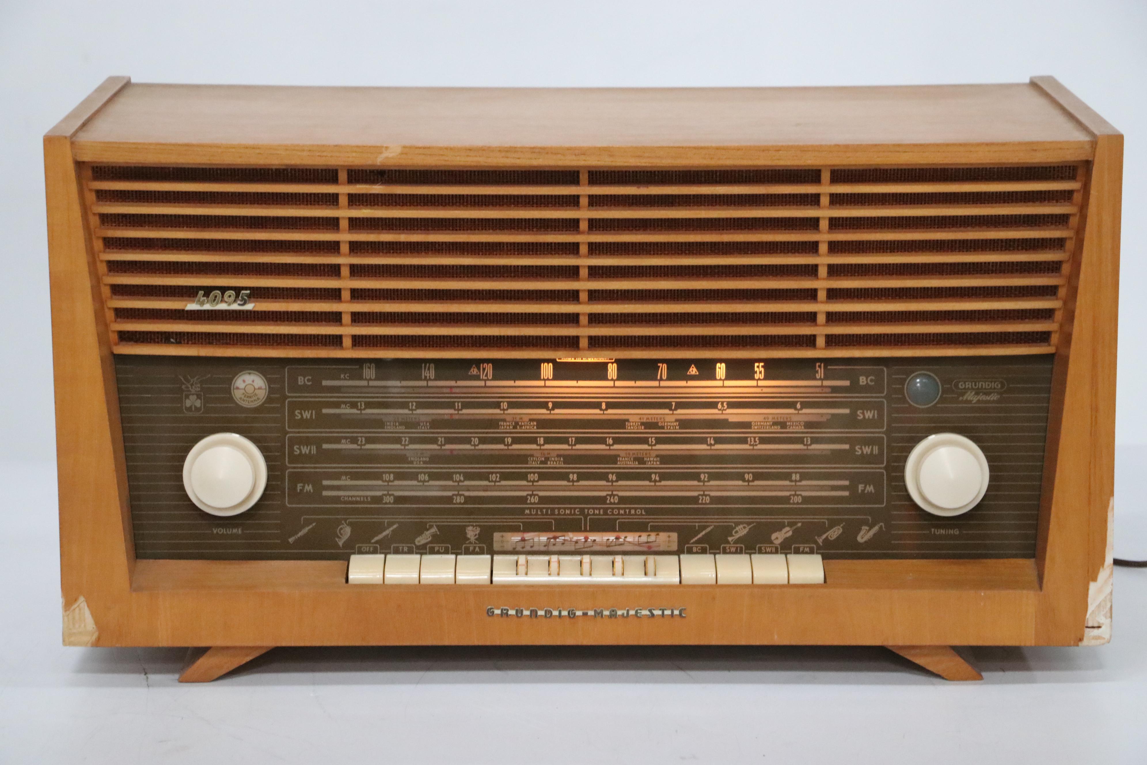 MCM Grundig Majestic 4095 Wood Veneer Radio, 1950s