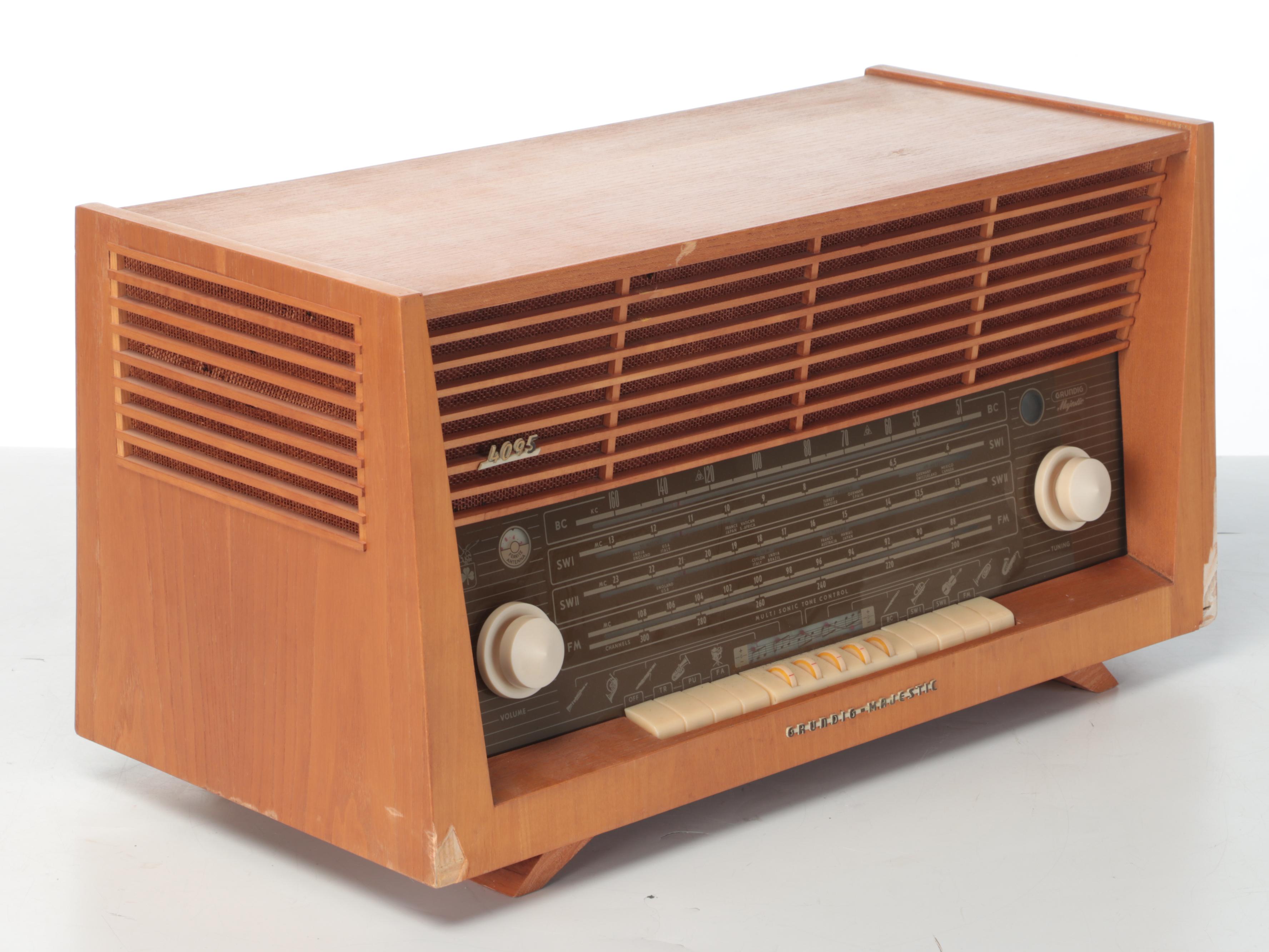 MCM Grundig Majestic 4095 Wood Veneer Radio, 1950s
