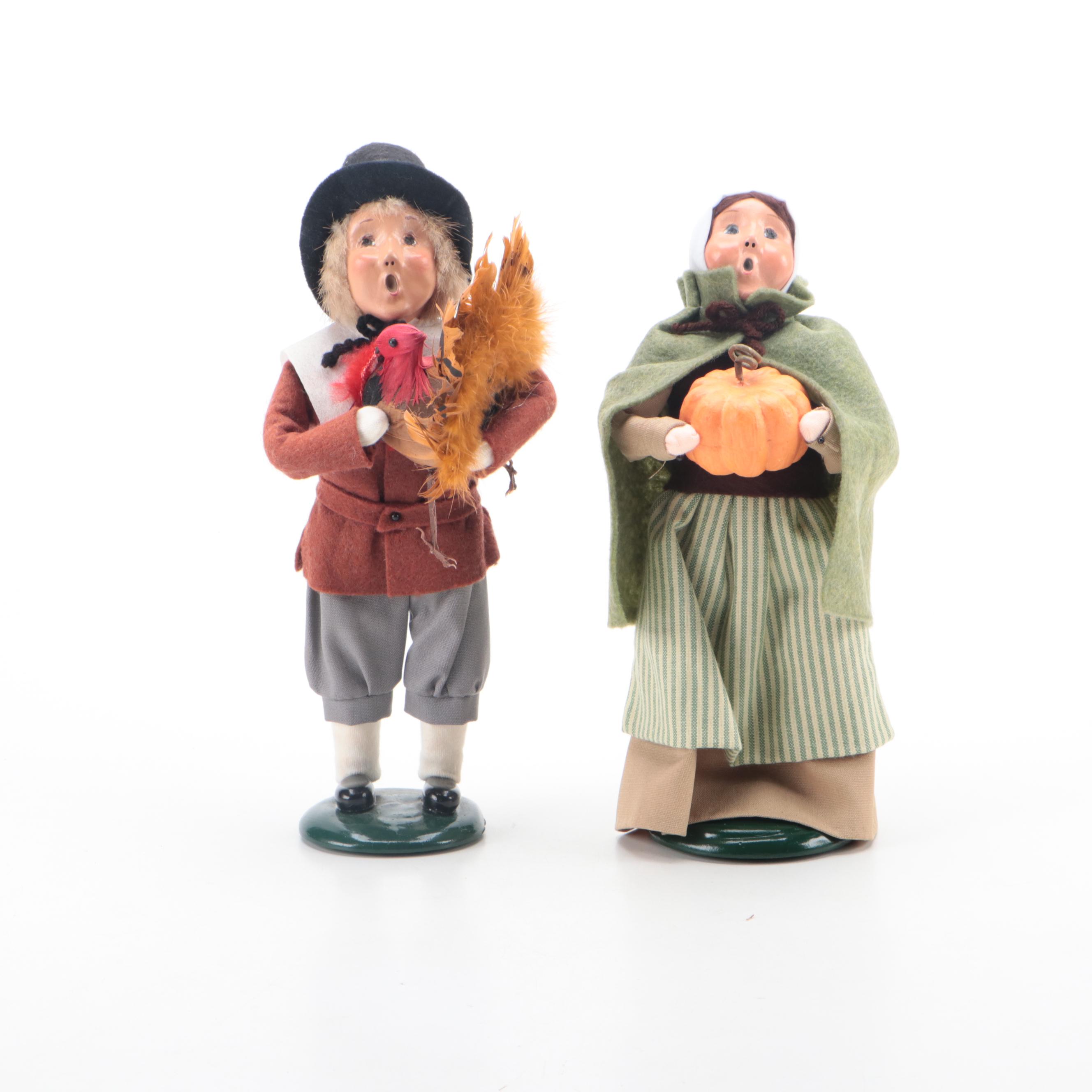 Byers' Choice Ltd. "The Carolers" Figurines with Resin Fence