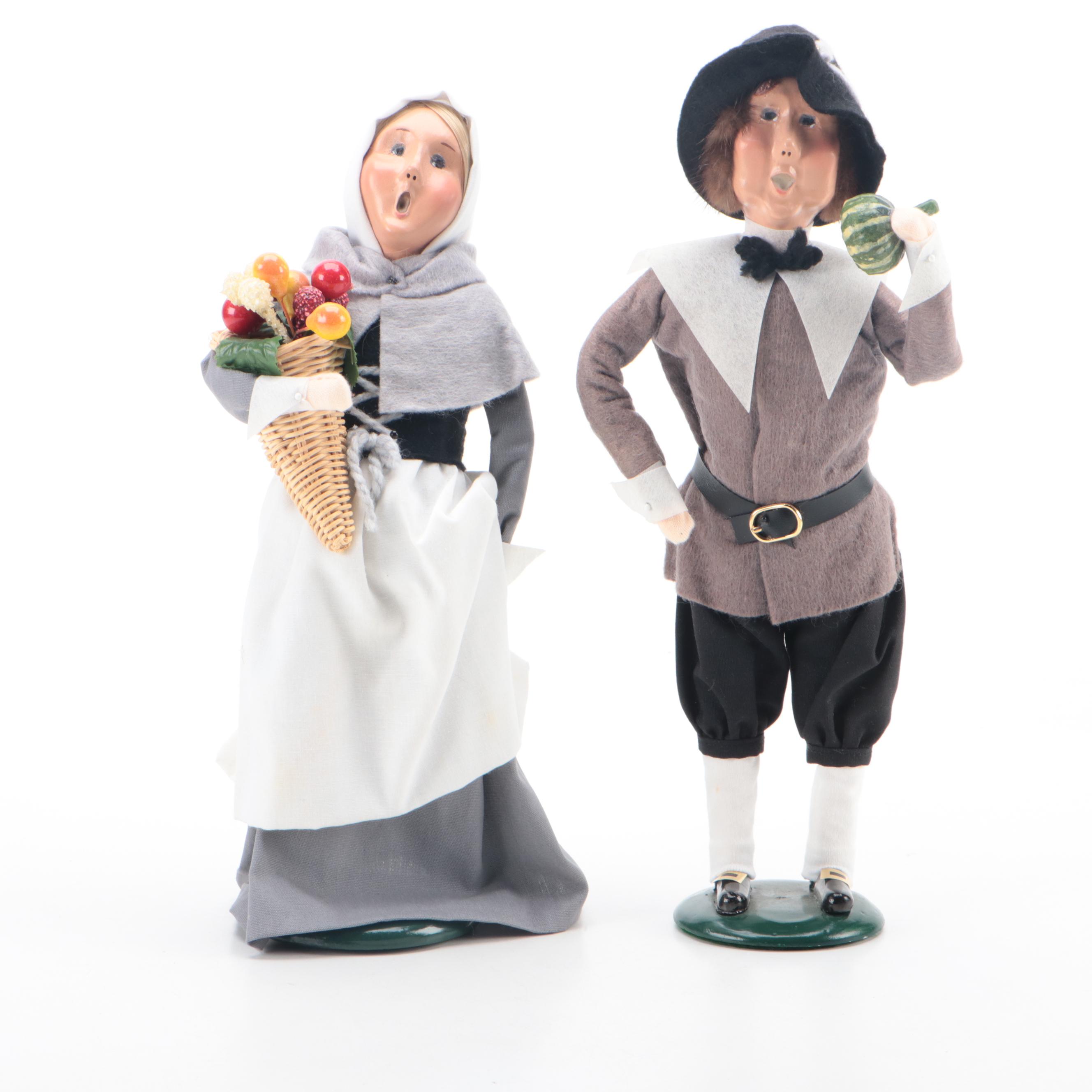 Byers' Choice Ltd. "The Carolers" Figurines with Resin Fence