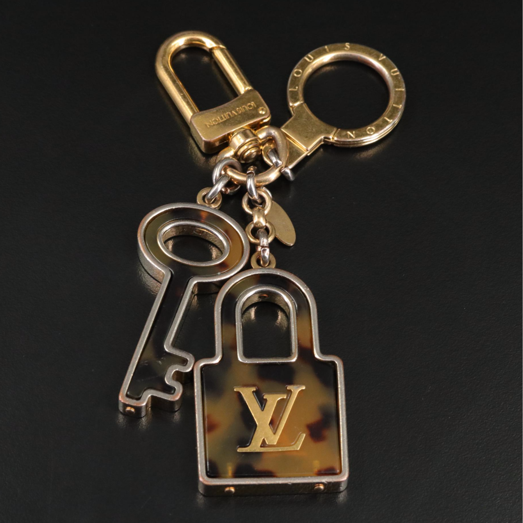 Louis Vuitton Confidence Key Ring/Bag Charm in Tortoise Shell Resin