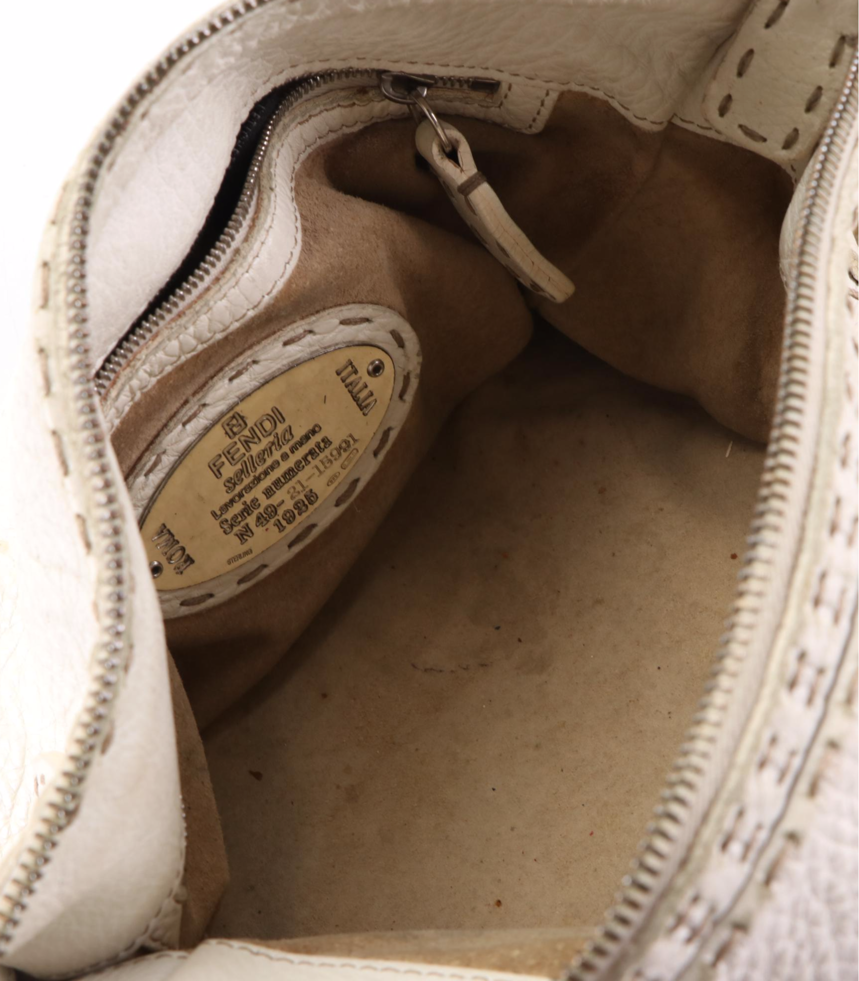 Fendi Selleria Shoulder Bag in White Grained Calfskin Leather and Chain Strap