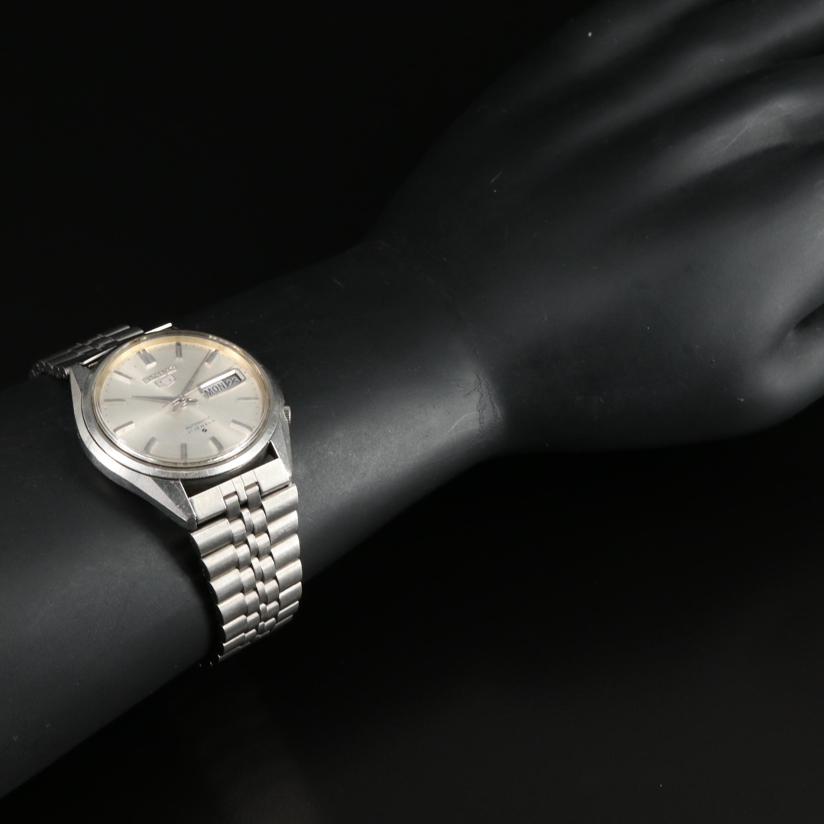 Vintage Seiko 5 Day-Date Automatic Watch