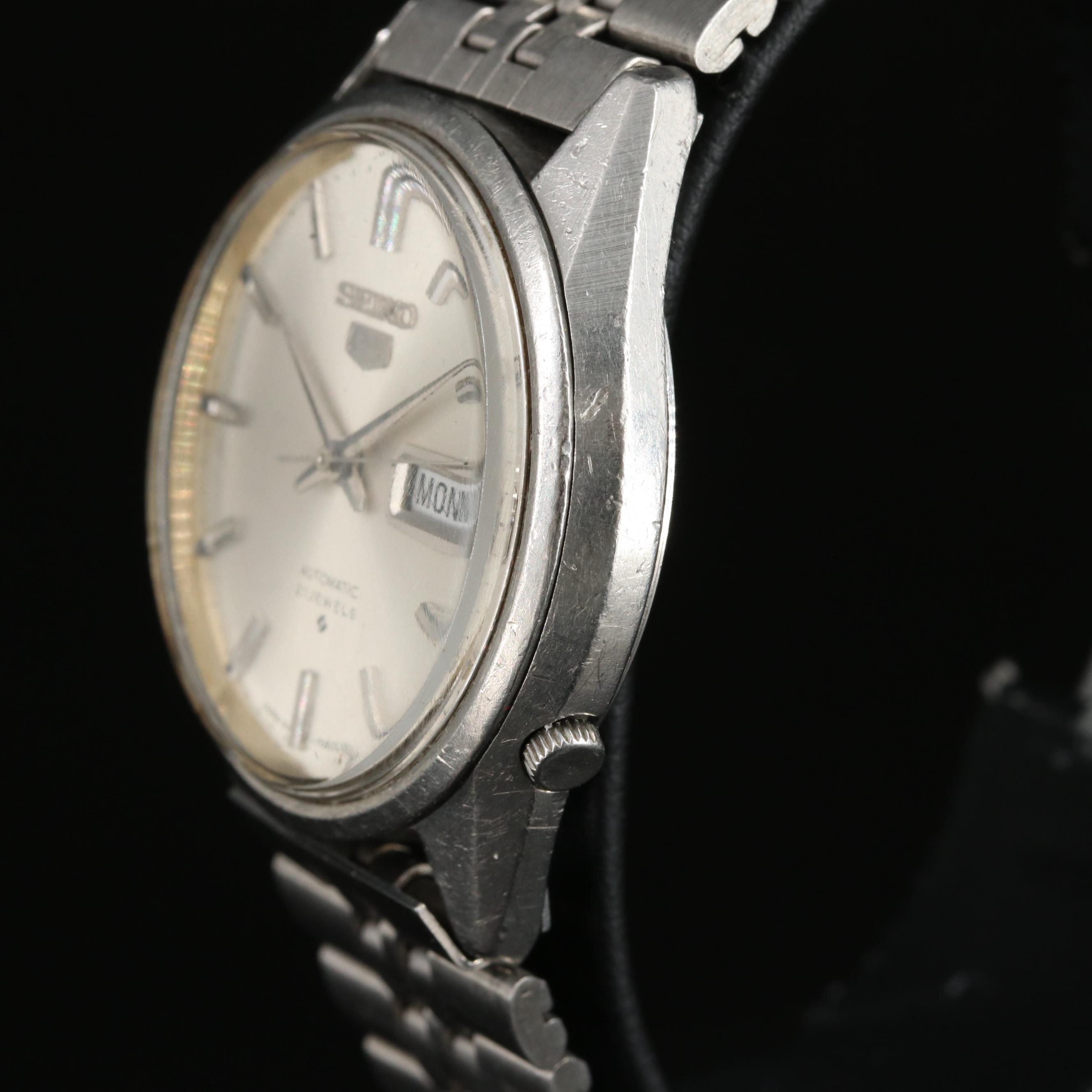 Vintage Seiko 5 Day-Date Automatic Watch
