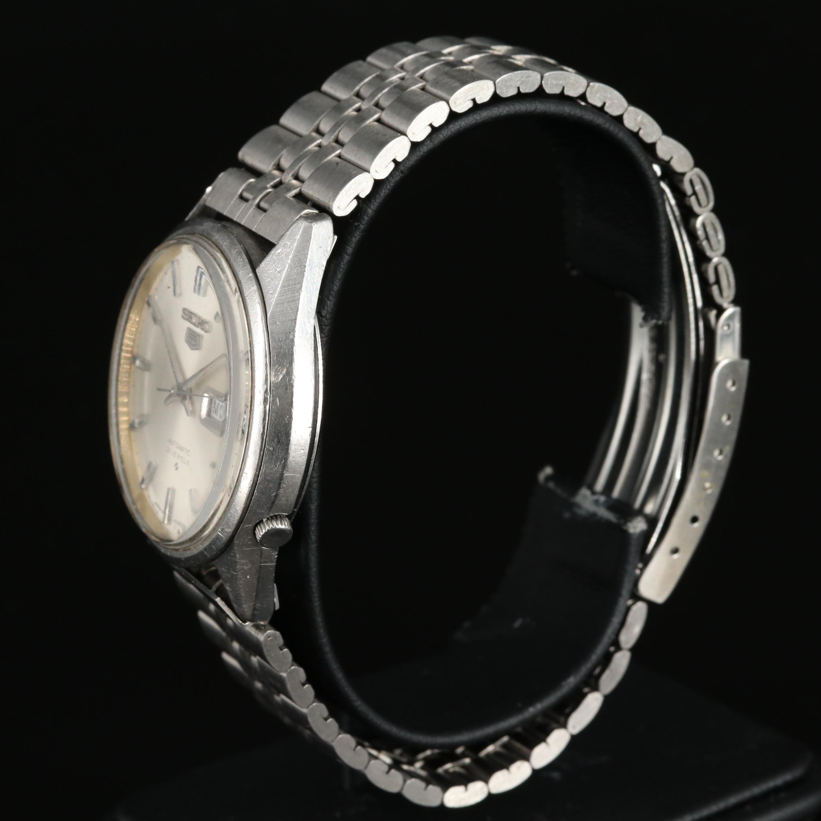 Vintage Seiko 5 Day-Date Automatic Watch