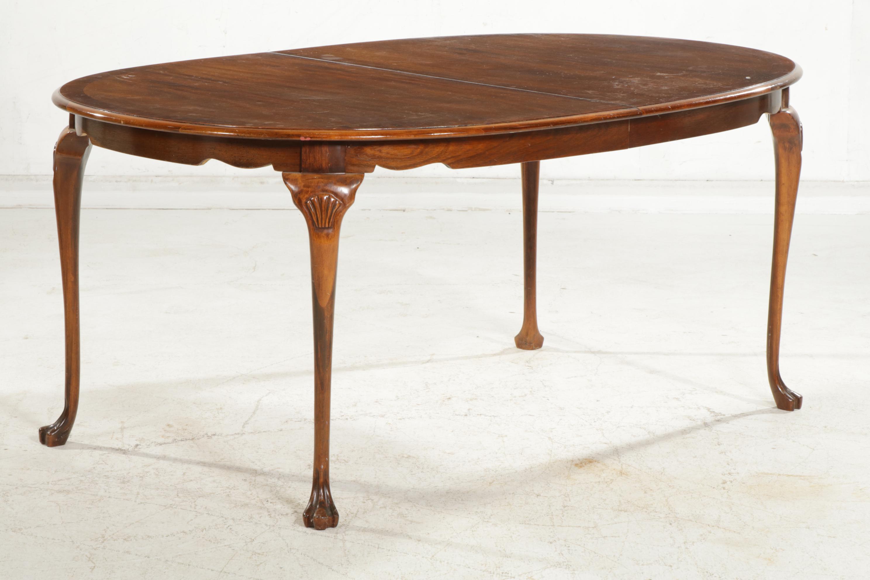 Thomasville Queen Anne Style Wood and Mahogany Dining Set