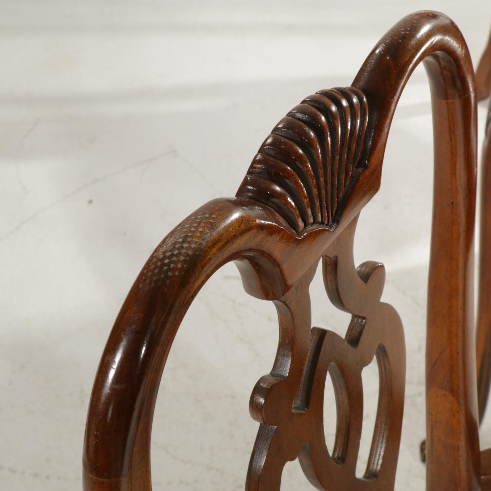 Thomasville Queen Anne Style Wood and Mahogany Dining Set