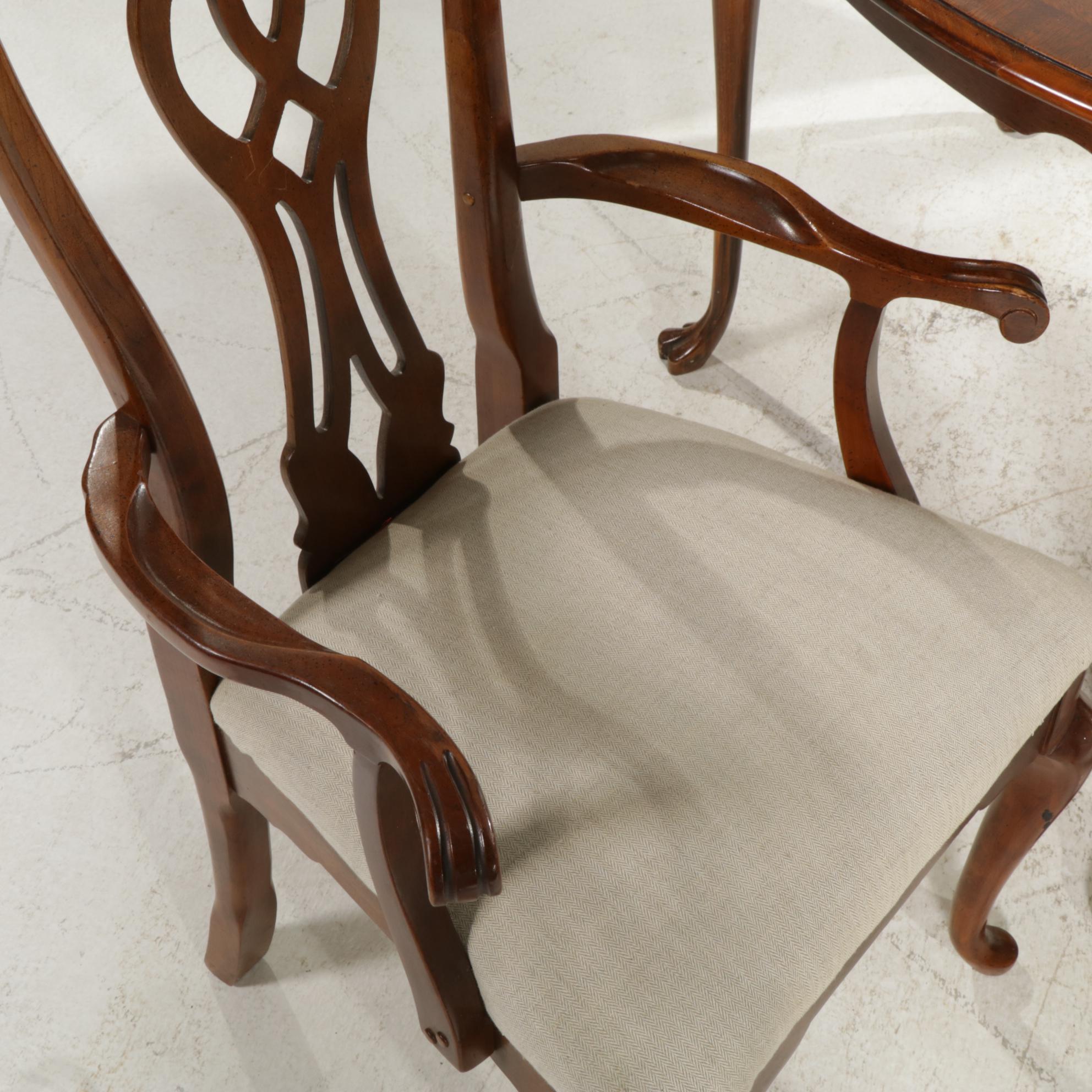 Thomasville Queen Anne Style Wood and Mahogany Dining Set