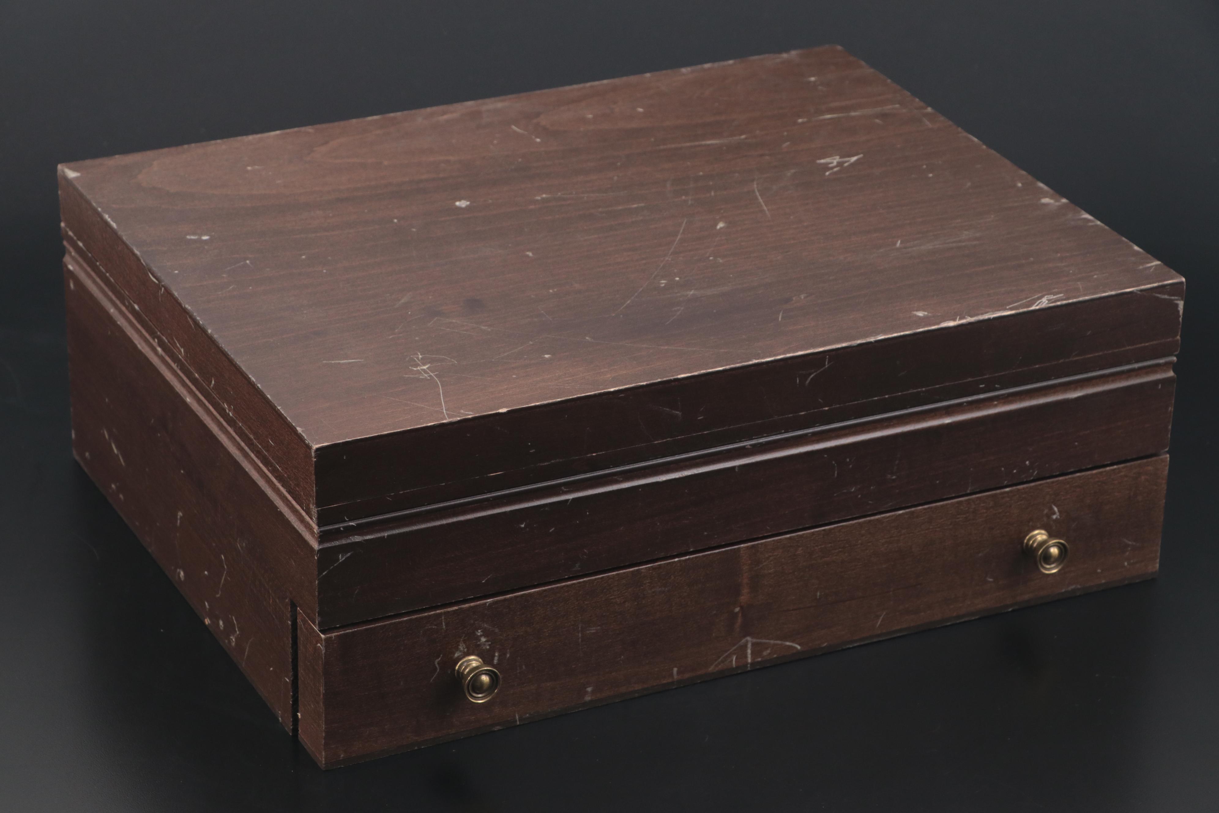 Oneida Deluxe "Calla Lily" Stainless Steel Flatware