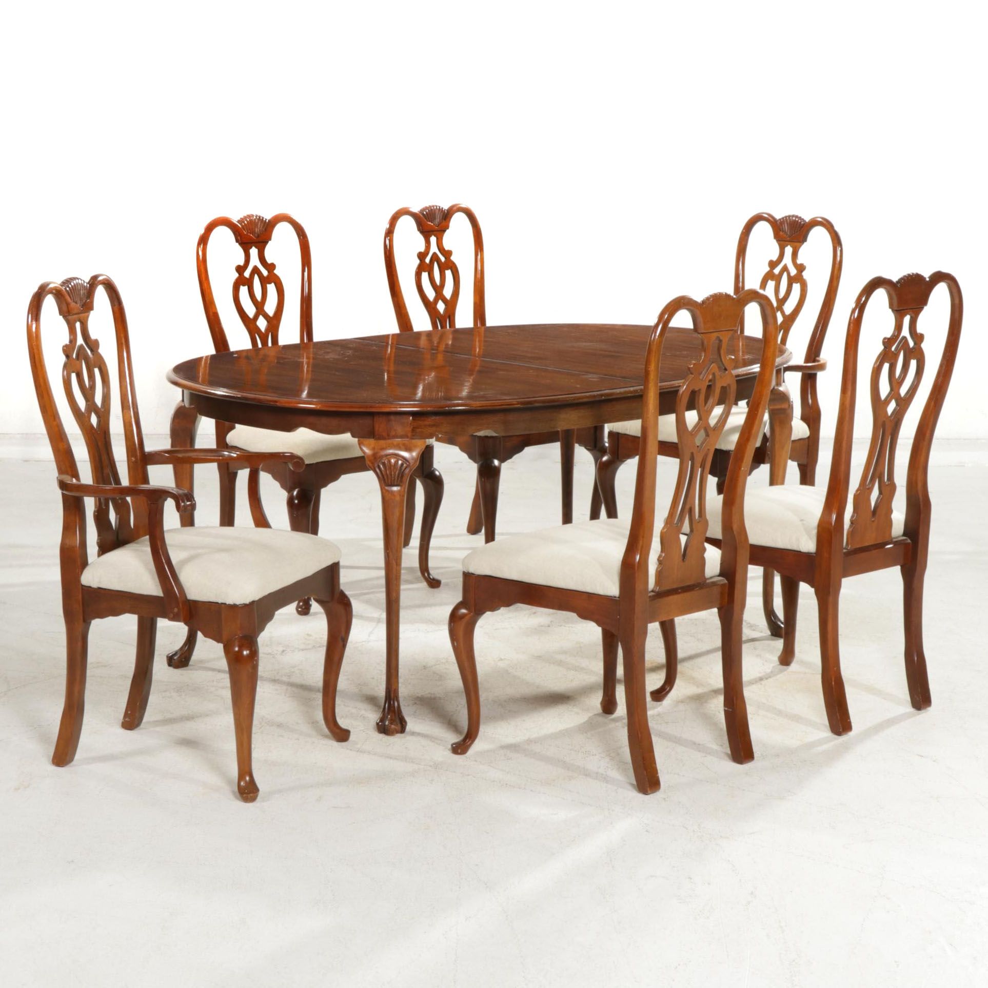 Thomasville Queen Anne Style Wood and Mahogany Dining Set