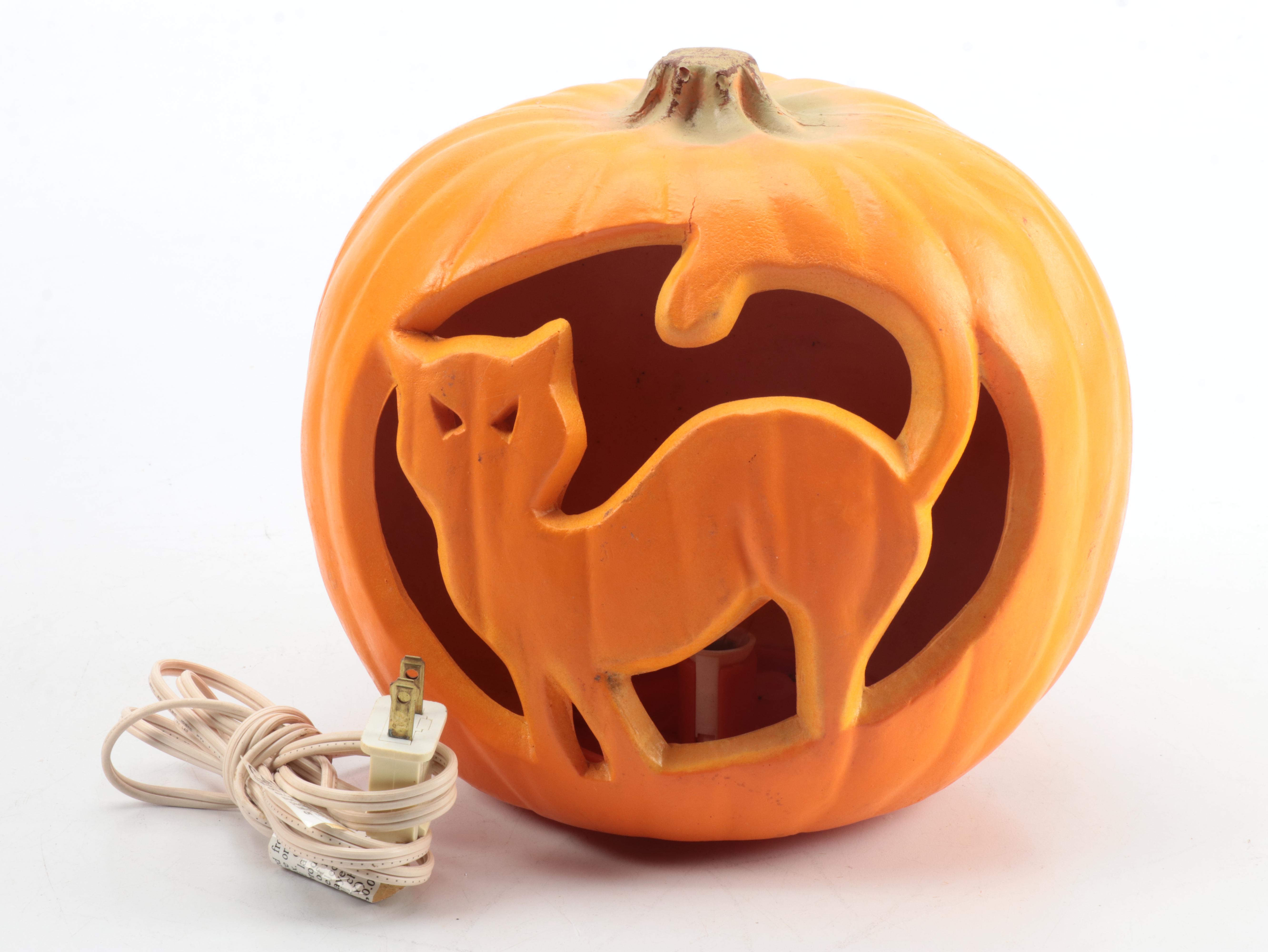 Light-Up Pumpkins and More Halloween Décor
