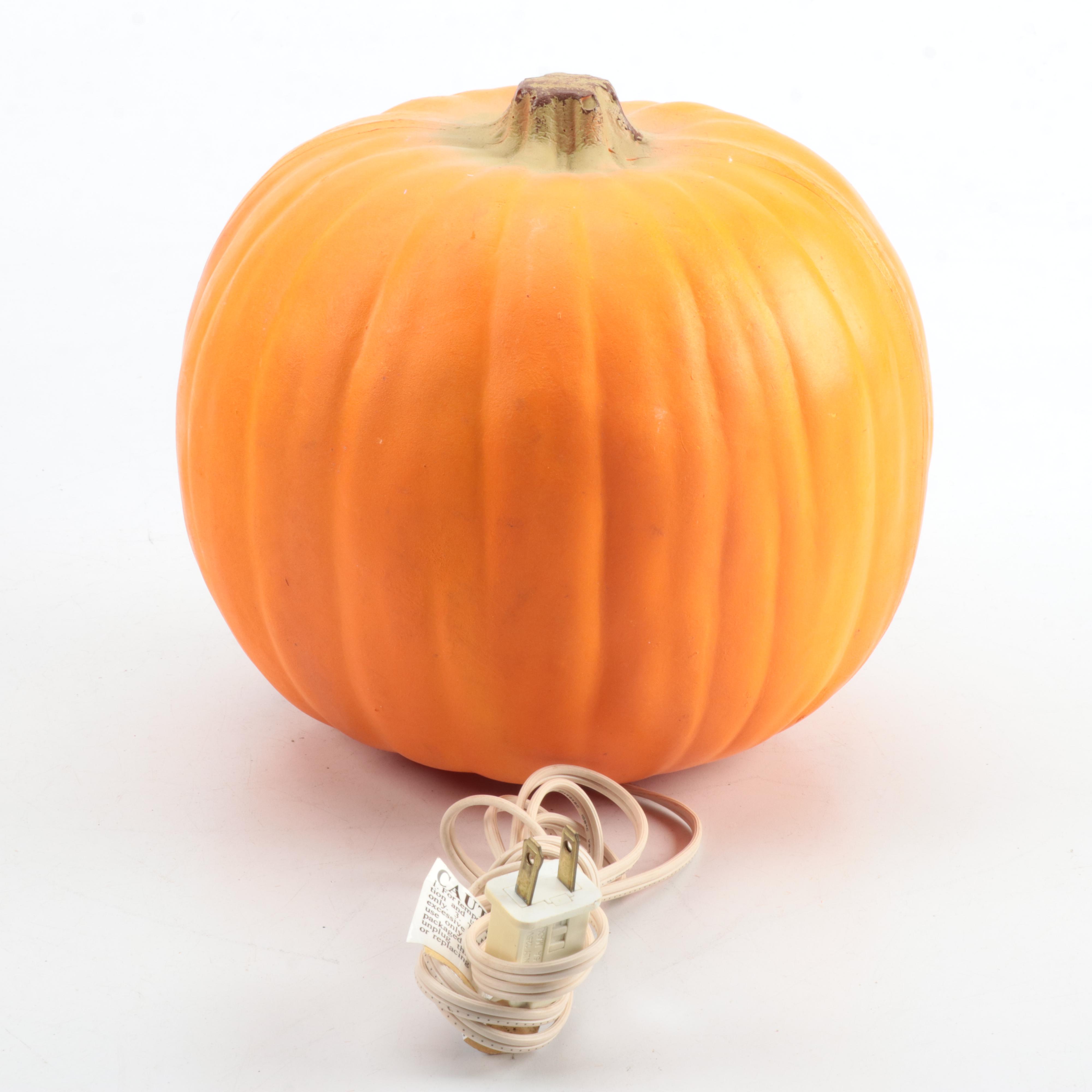 Light-Up Pumpkins and More Halloween Décor