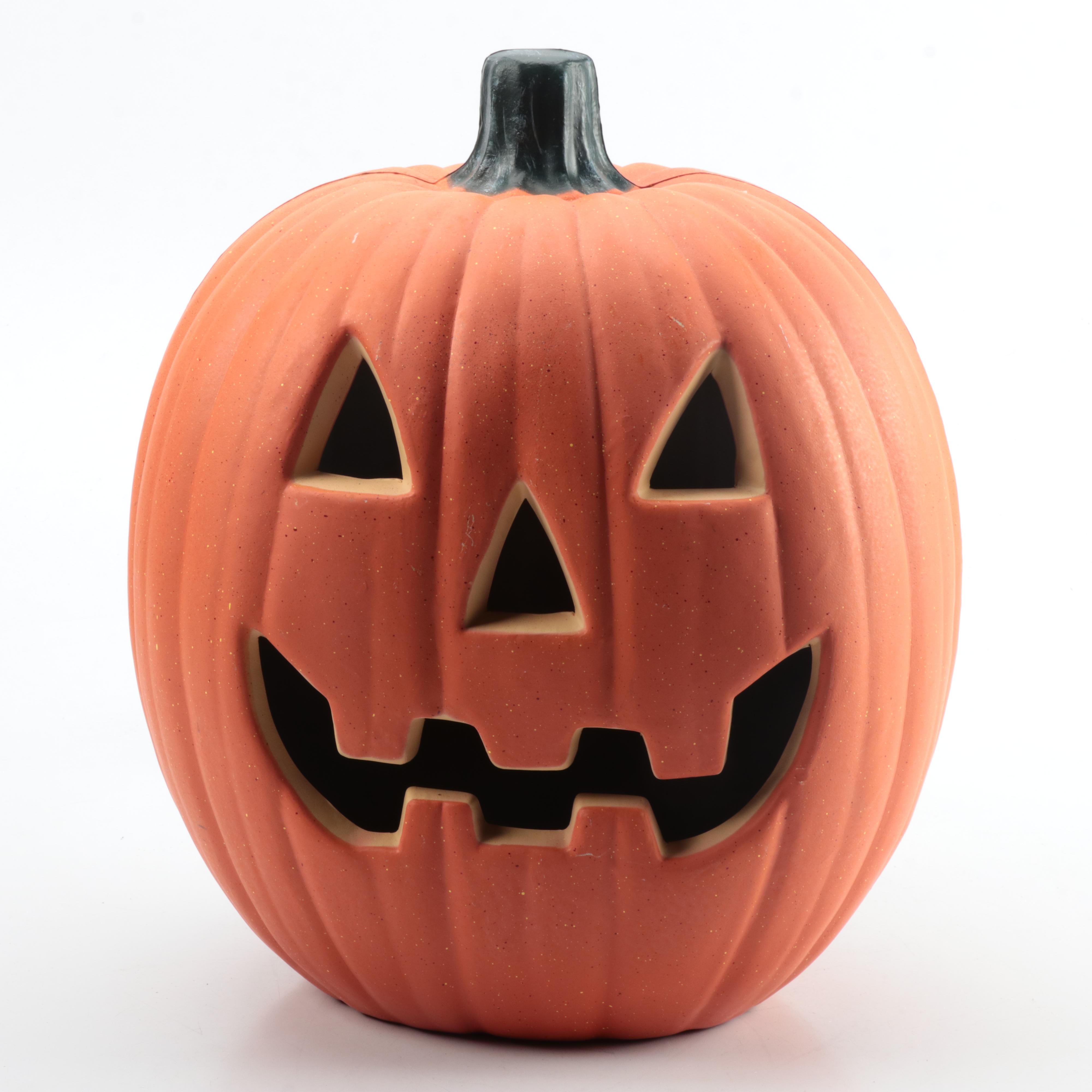 Light-Up Pumpkins and More Halloween Décor