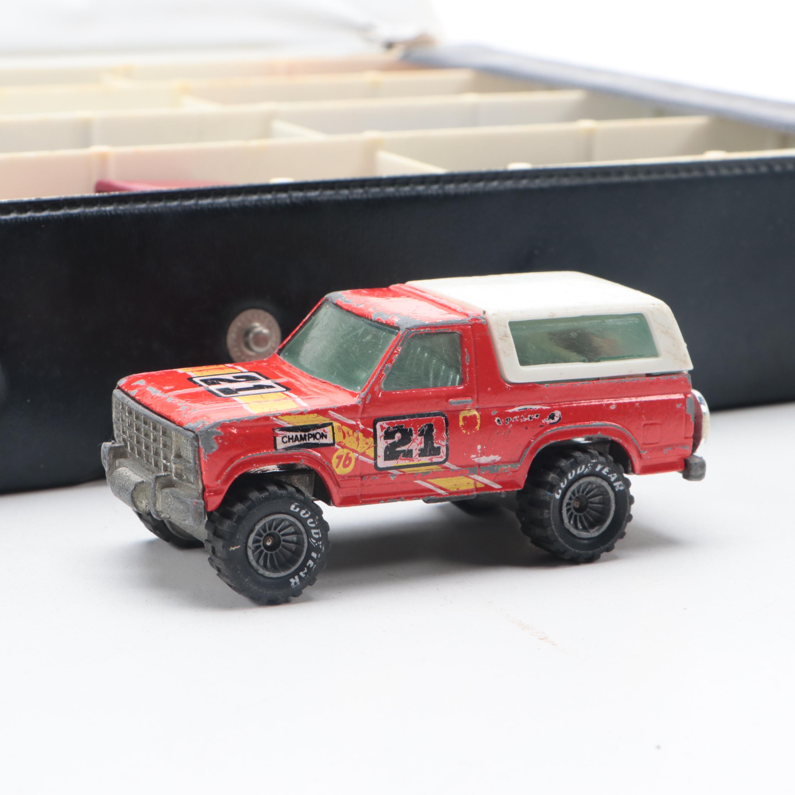 Hot Wheels Collector's Race Case with Cars