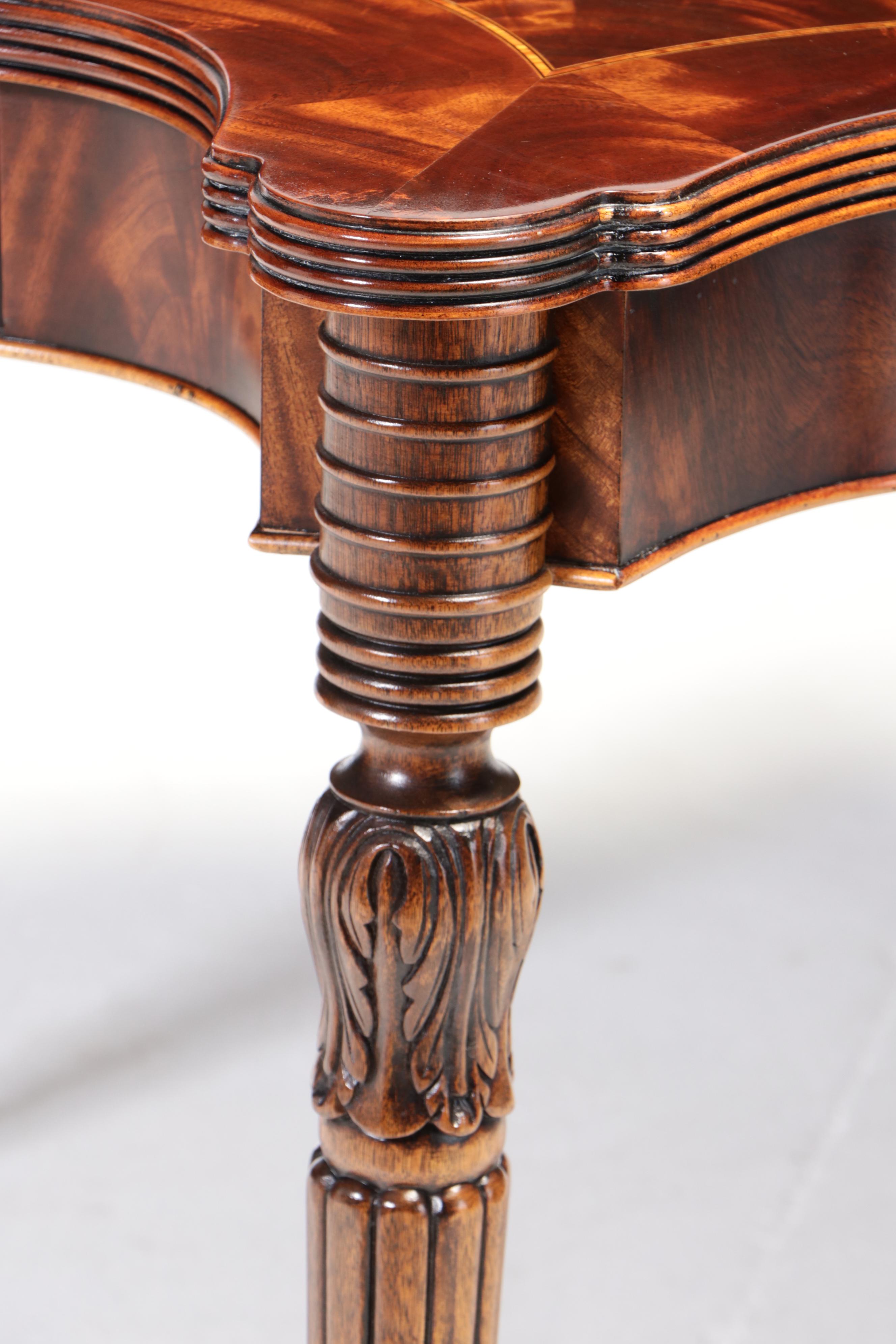 Five-Piece Henredon Federal Style Mahogany and Flame Mahogany Dining Set