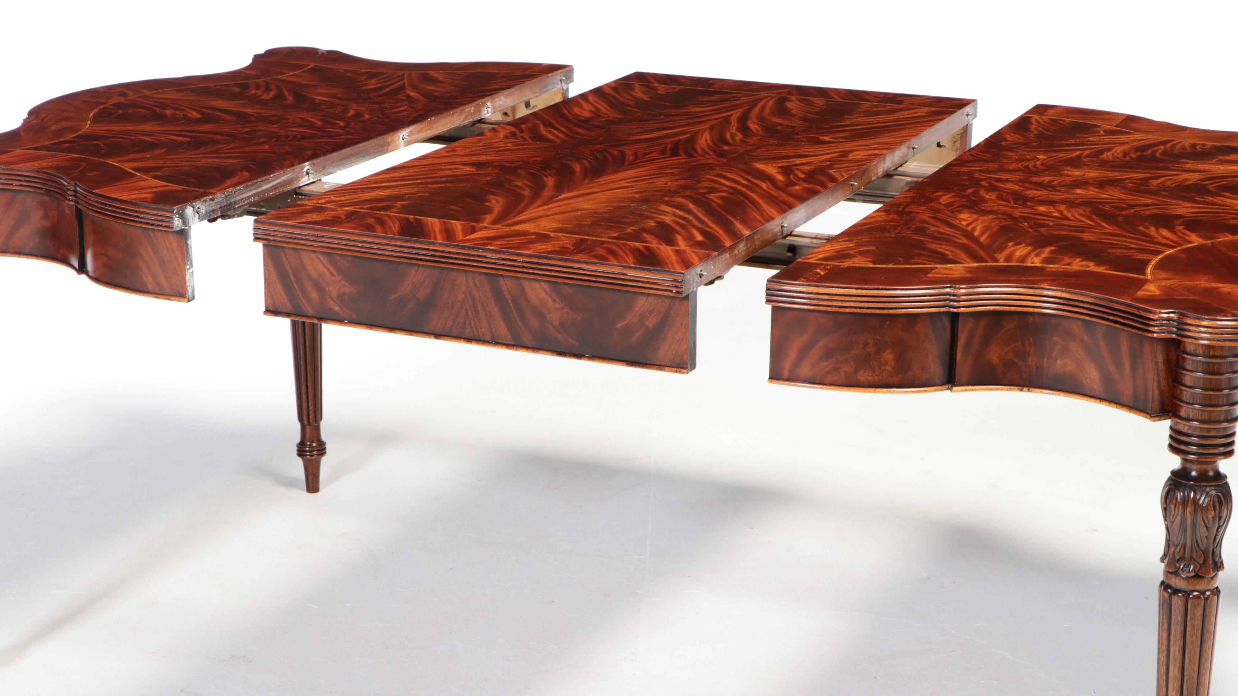 Five-Piece Henredon Federal Style Mahogany and Flame Mahogany Dining Set