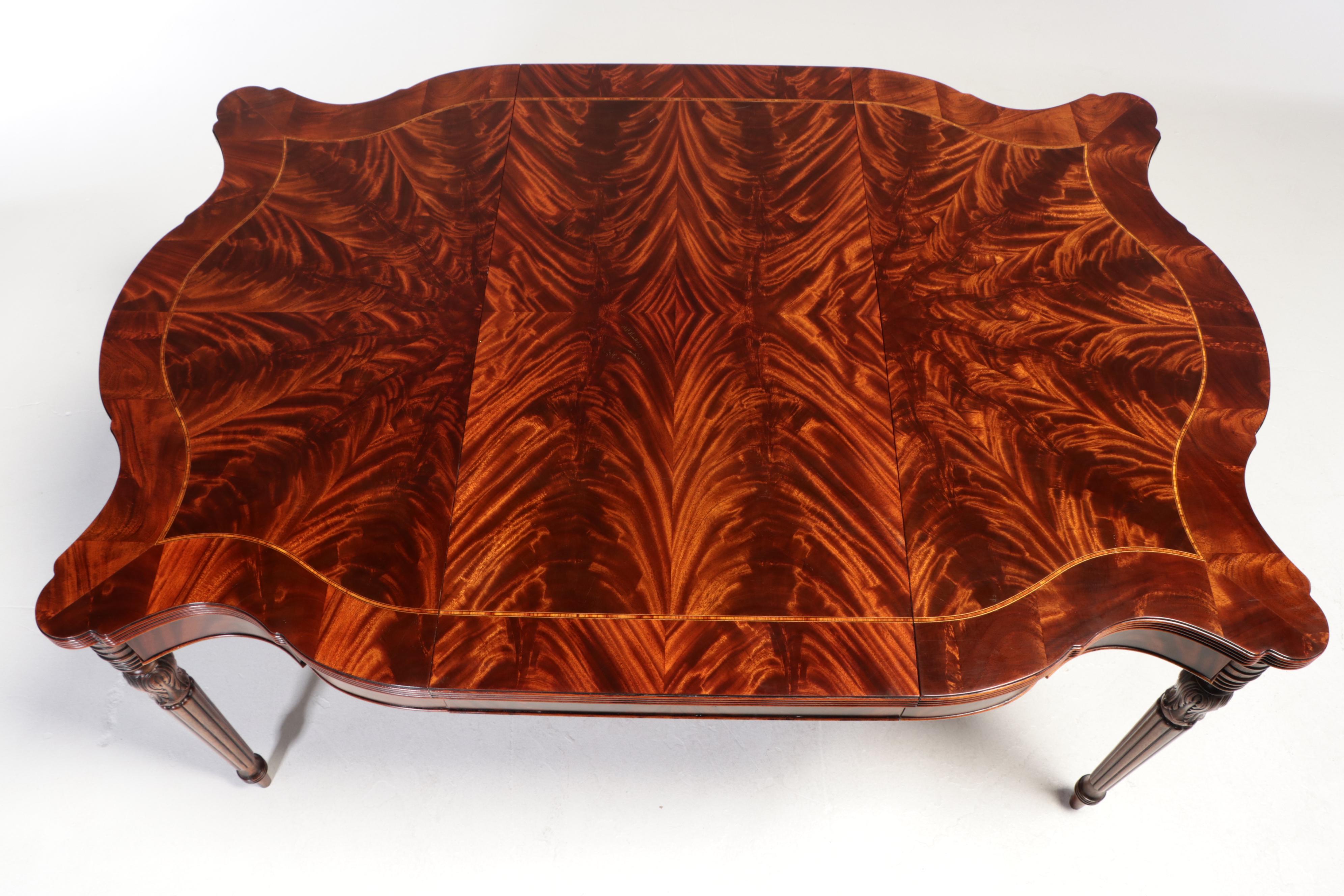 Five-Piece Henredon Federal Style Mahogany and Flame Mahogany Dining Set