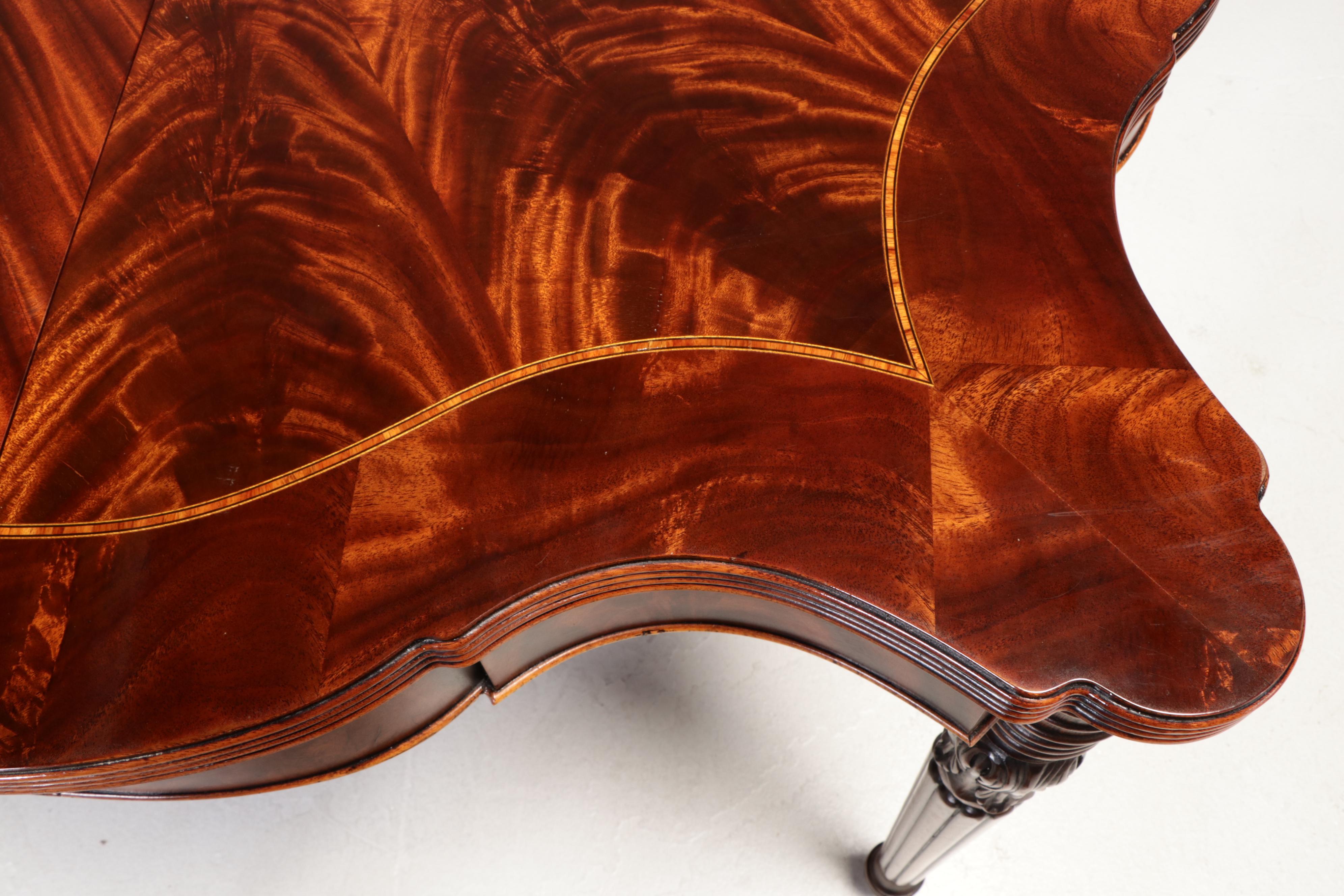 Five-Piece Henredon Federal Style Mahogany and Flame Mahogany Dining Set