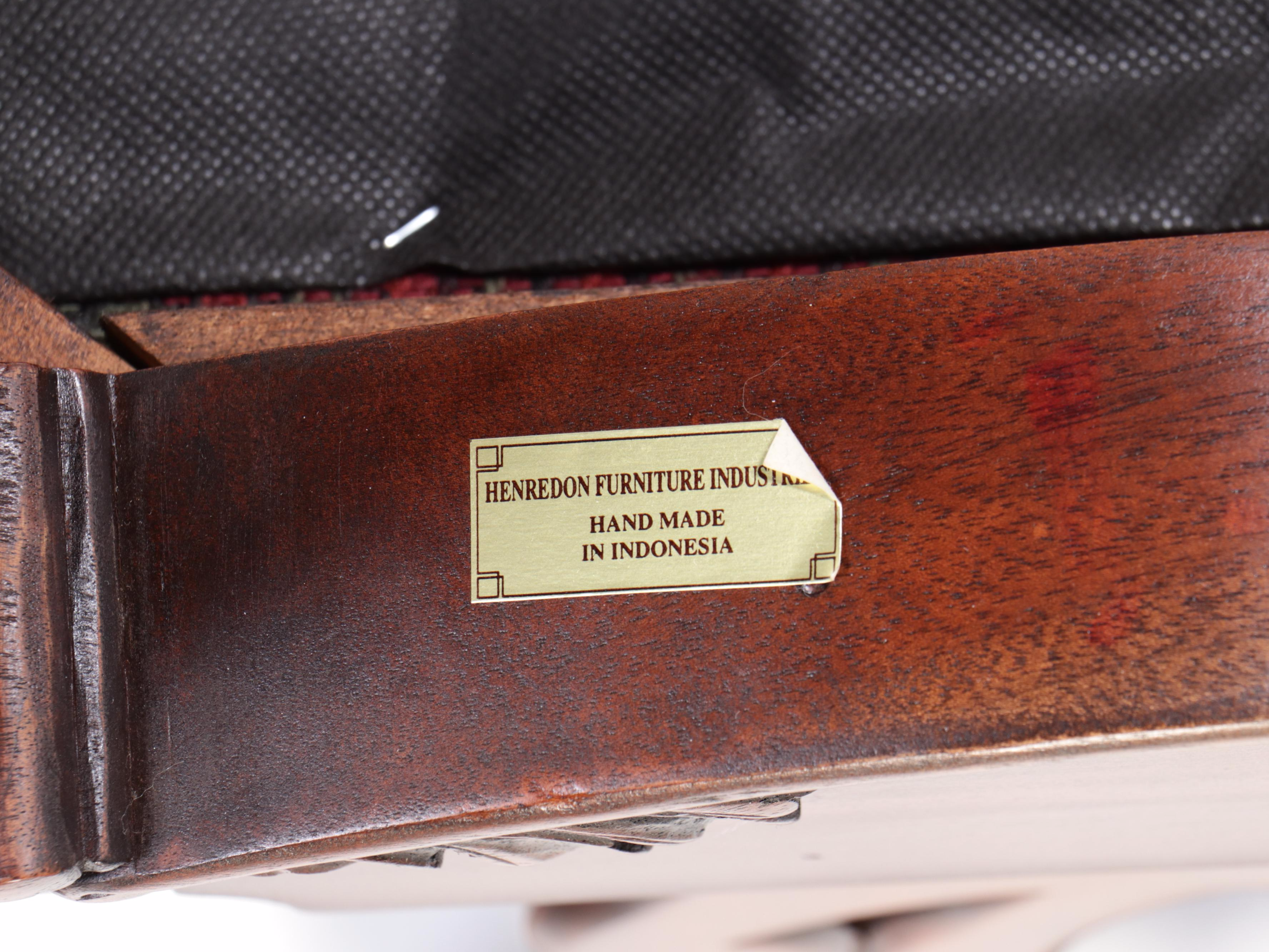 Five-Piece Henredon Federal Style Mahogany and Flame Mahogany Dining Set