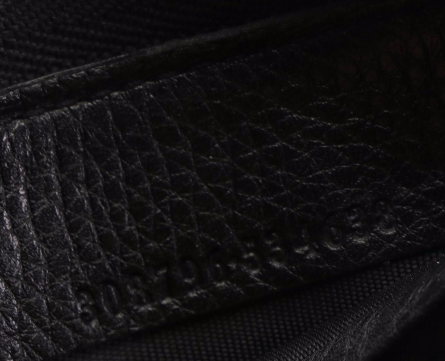 Gucci Interlocking Web G Zip-Around Wallet in Black Grained Leather