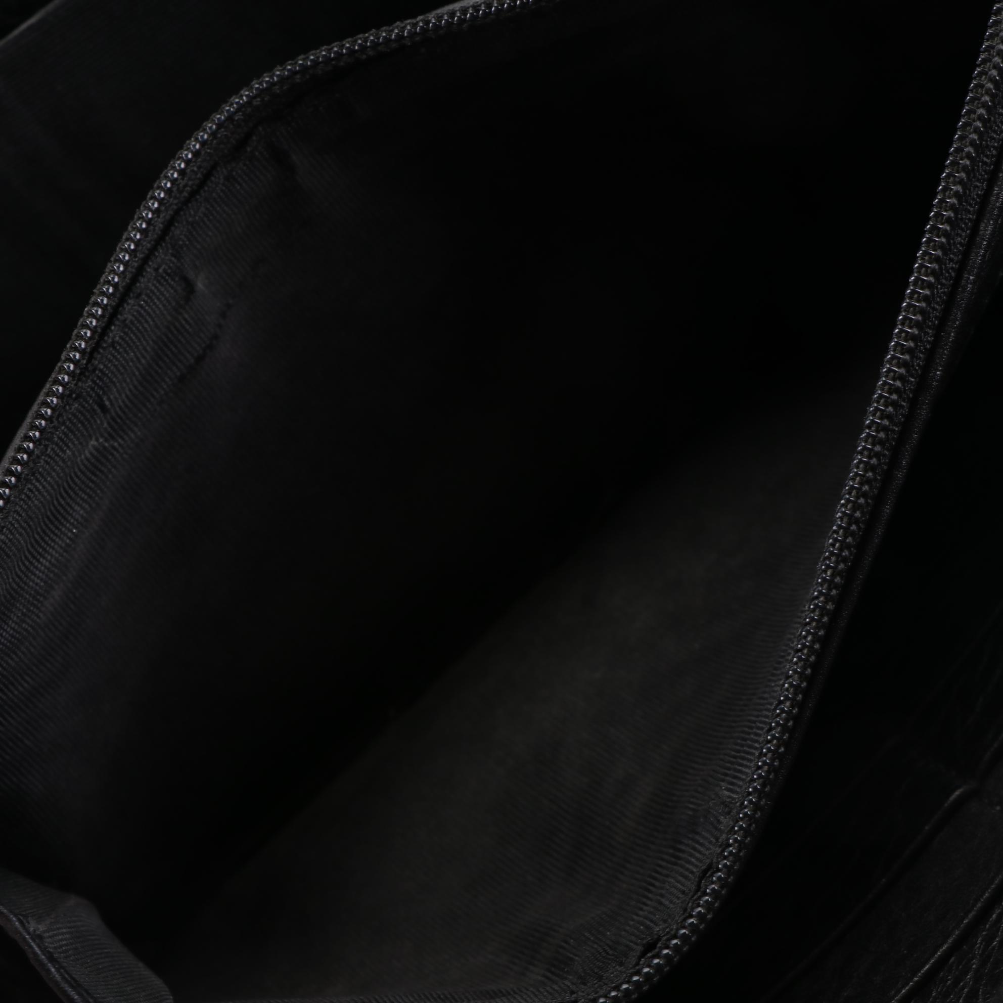 Gucci Interlocking Web G Zip-Around Wallet in Black Grained Leather