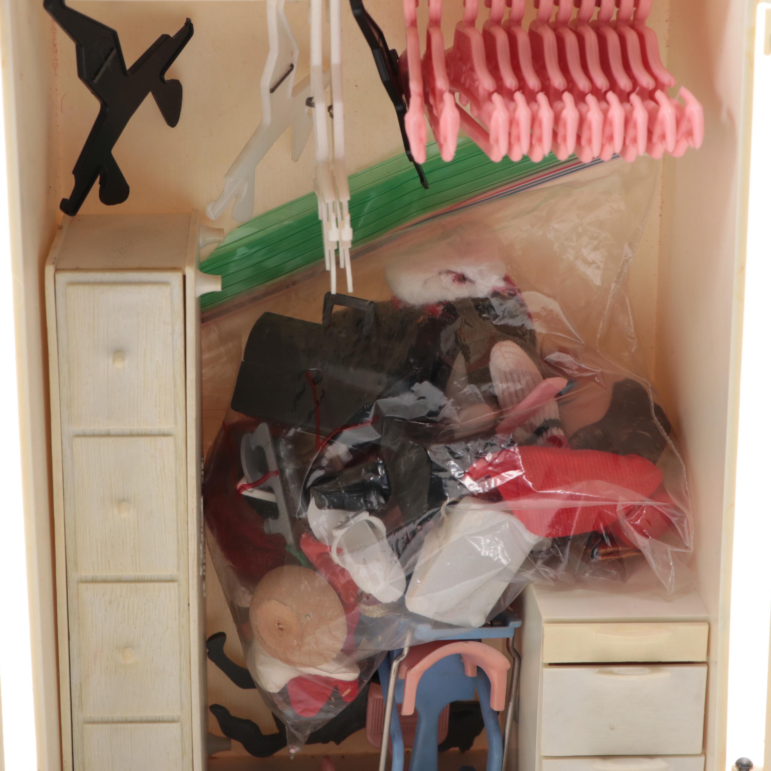 Mattel "Susy Goose Wardrobe" with Barbie and Friends Dolls and Accessories