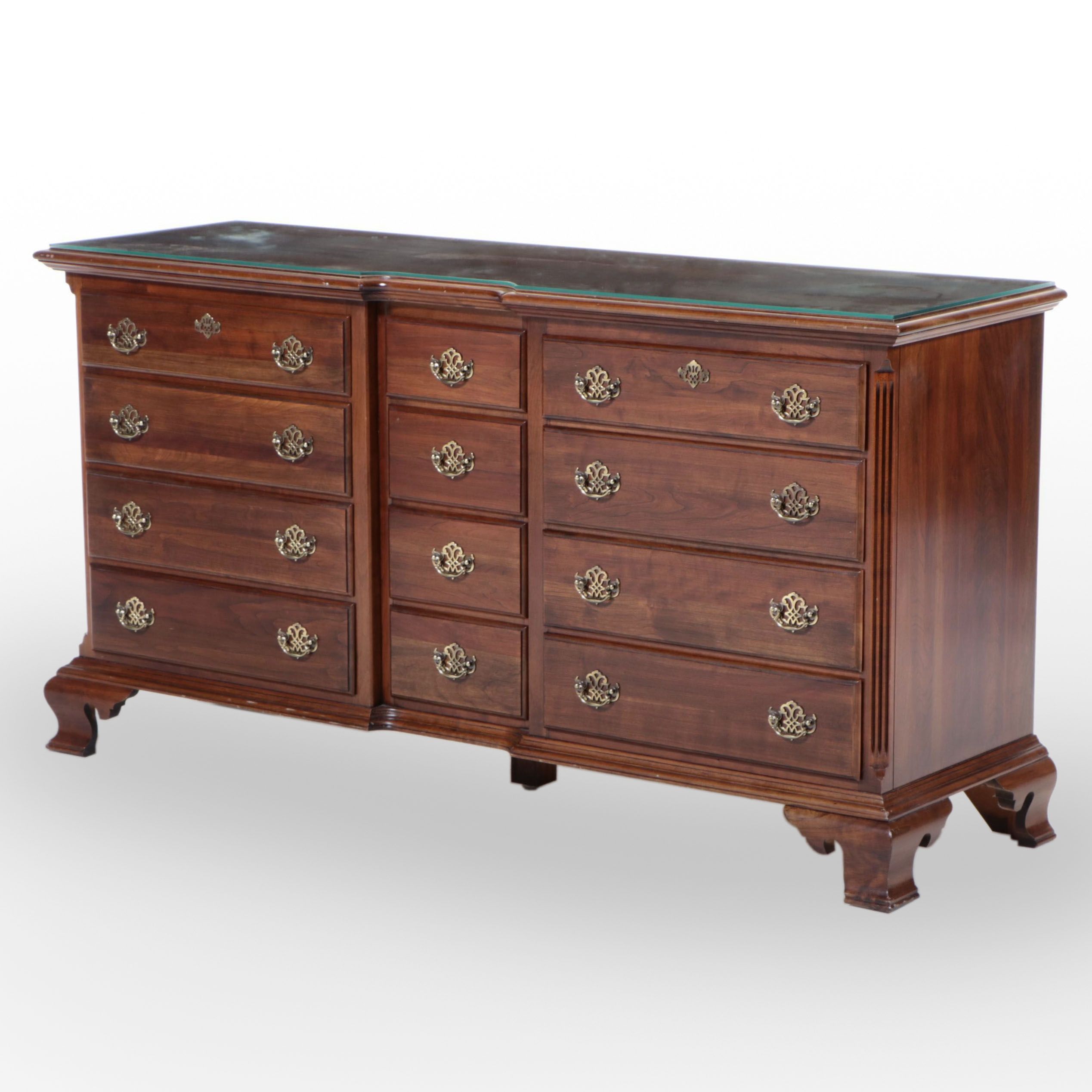 Jamestown Sterling Chippendale Style Block Front Chest of Drawers EBTH