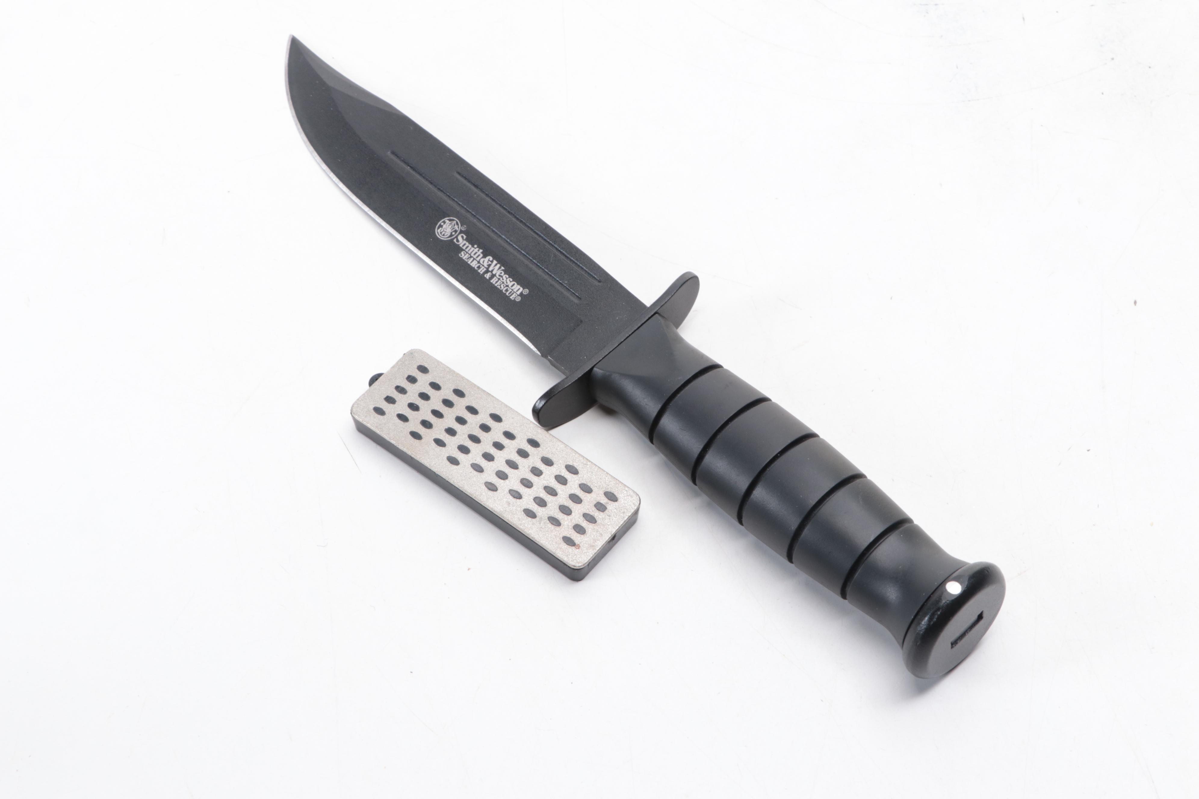 Crosman Variable Pump Air Rifle with Smith & Wesson Metal Knife