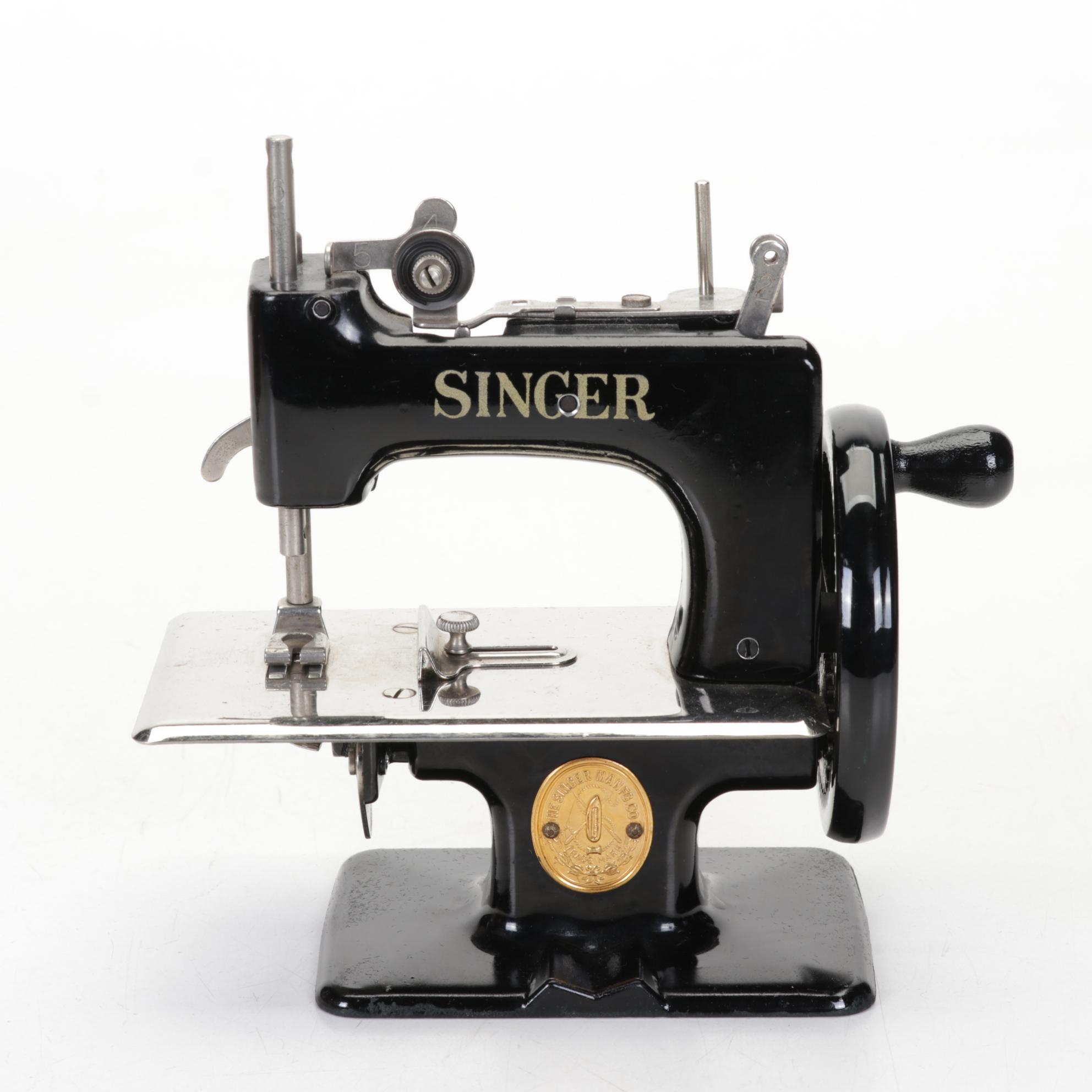Singer Portable Sewing Machine in Carrying Case, Vintage