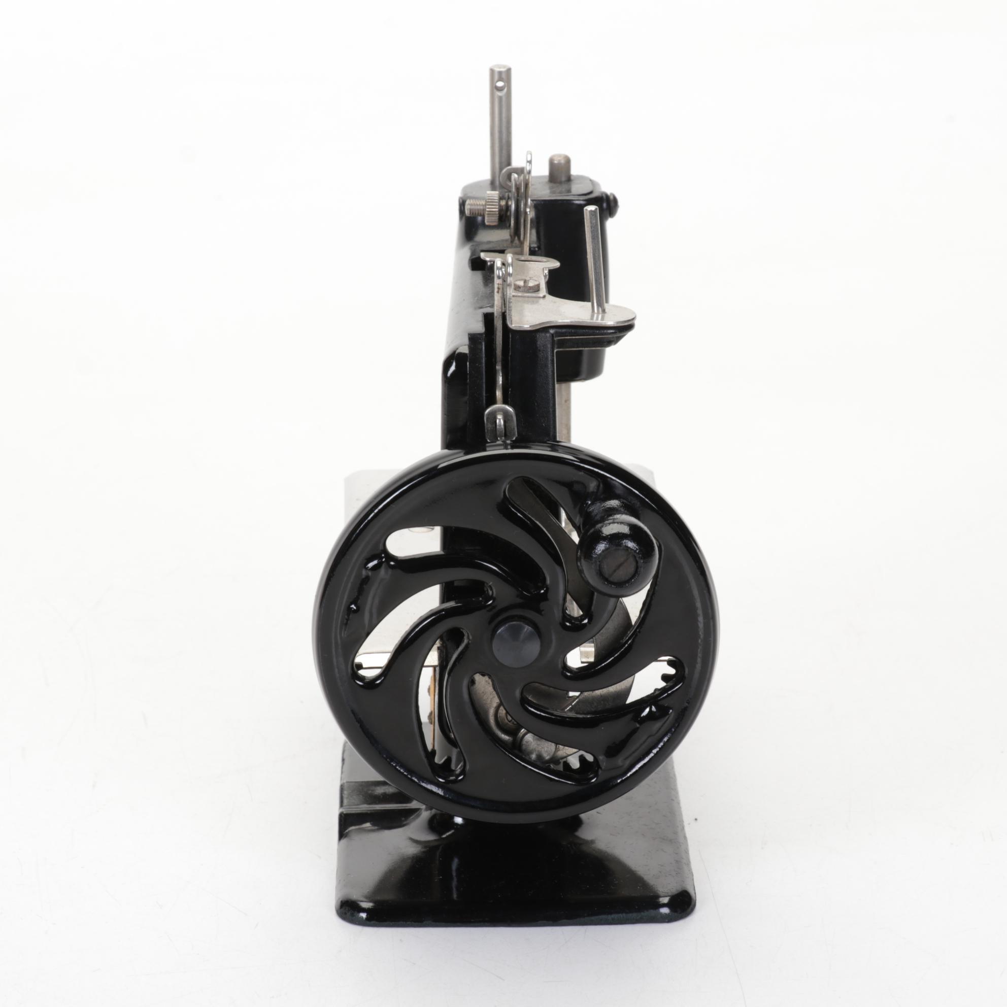 Singer Portable Sewing Machine in Carrying Case, Vintage