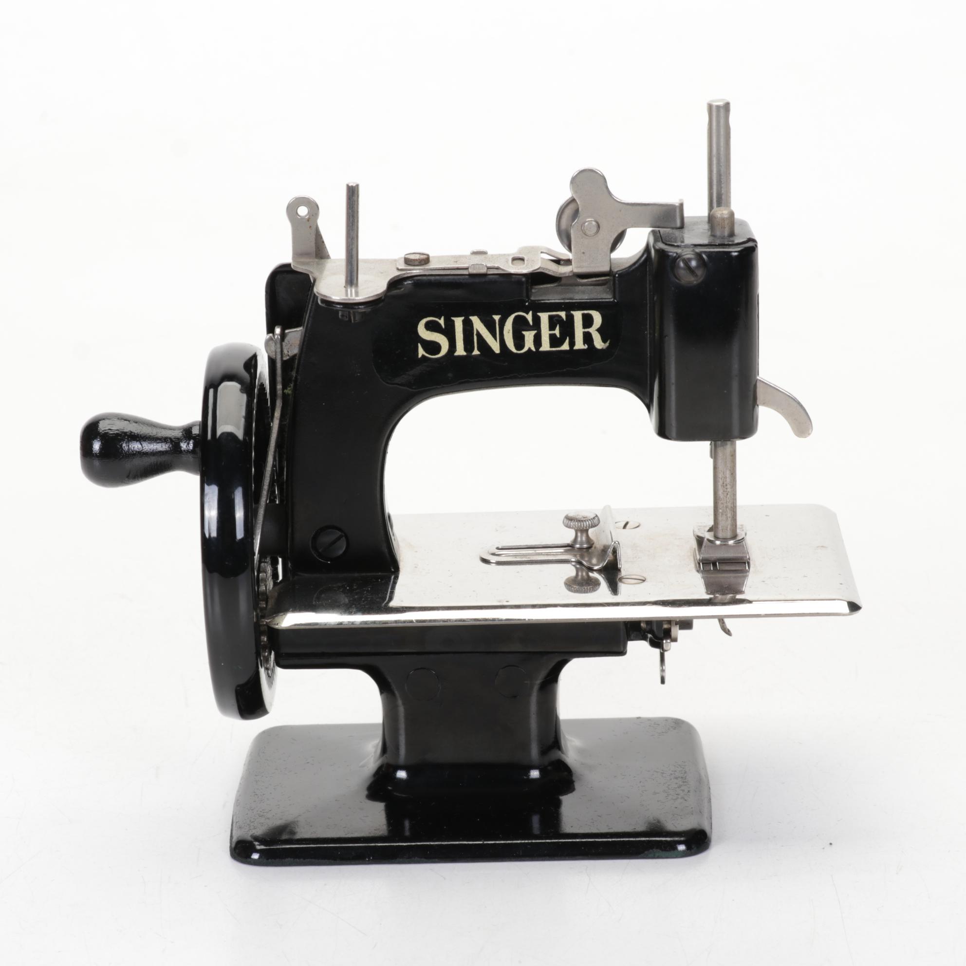 Singer Portable Sewing Machine in Carrying Case, Vintage