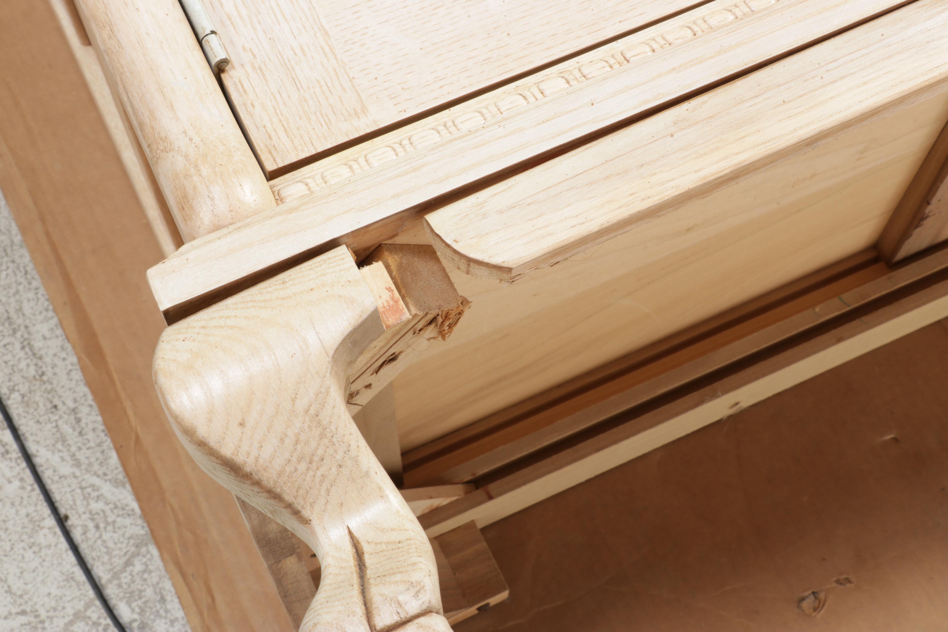 Lexington Furniture Cerused Finish Victorian Style Dresser with Mirror