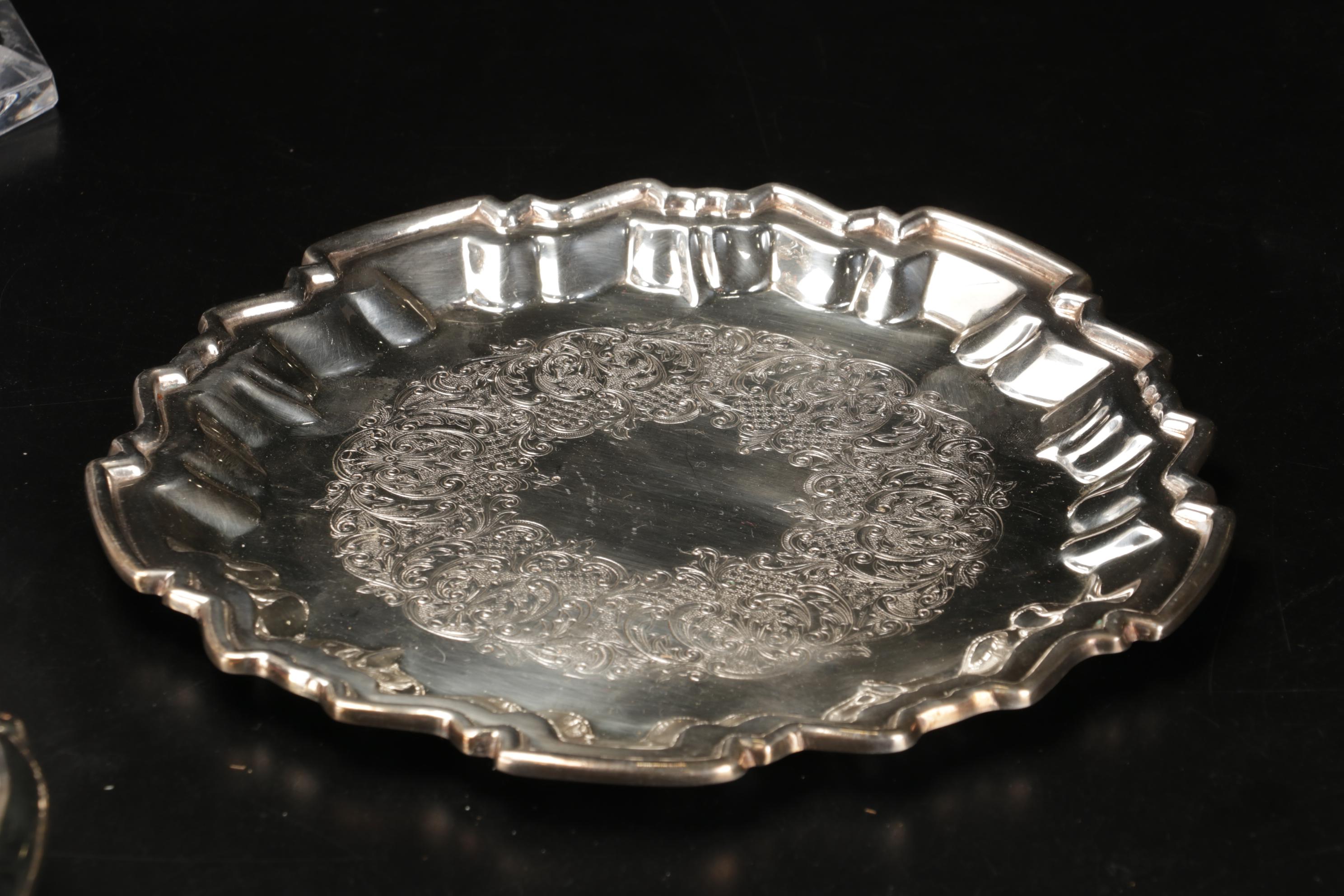 Wedgwood "Queen's Holly" Napkin Rings, Other Seasonal Decor and