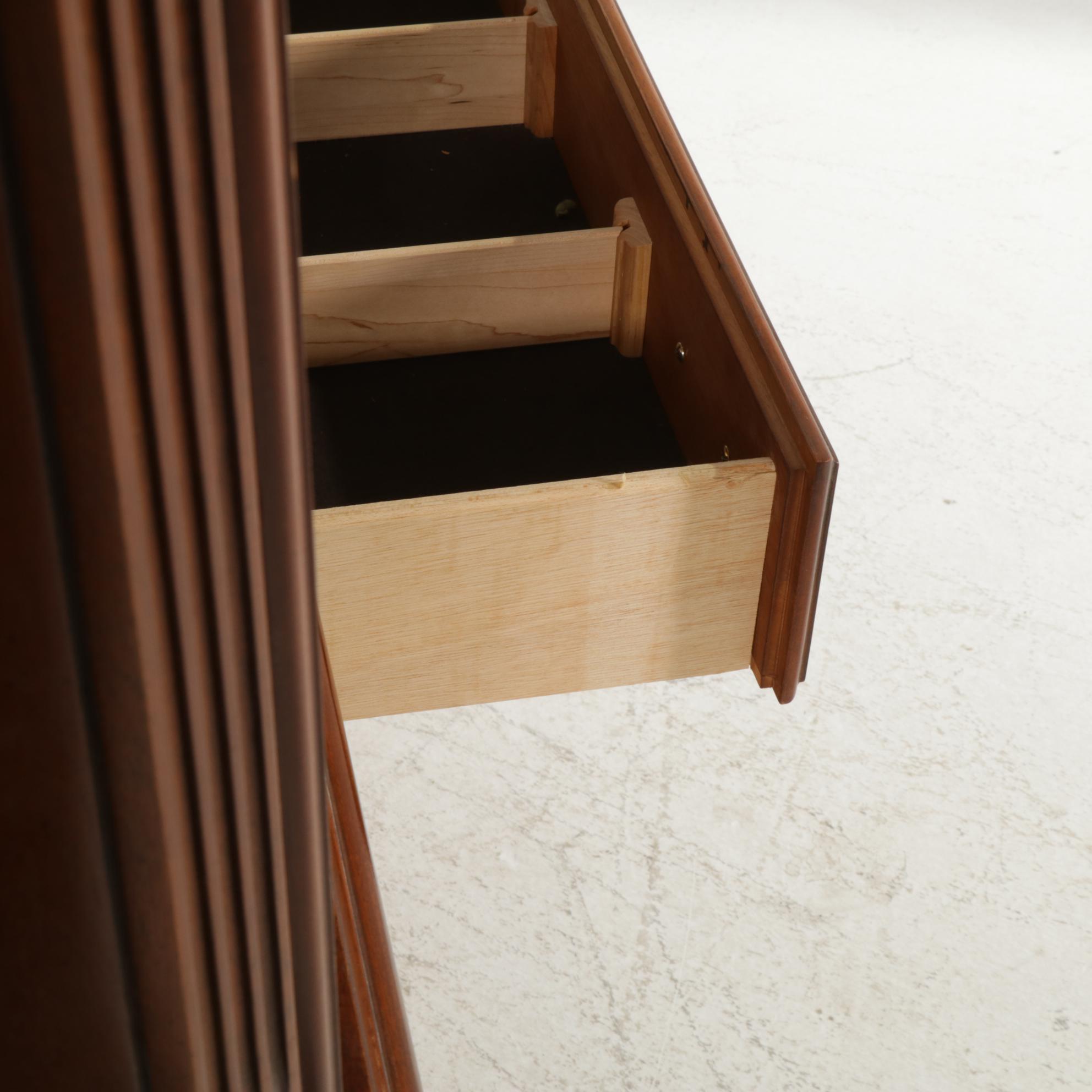 Lexington Furniture Hamilton House Mahogany Illuminated China Cabinet