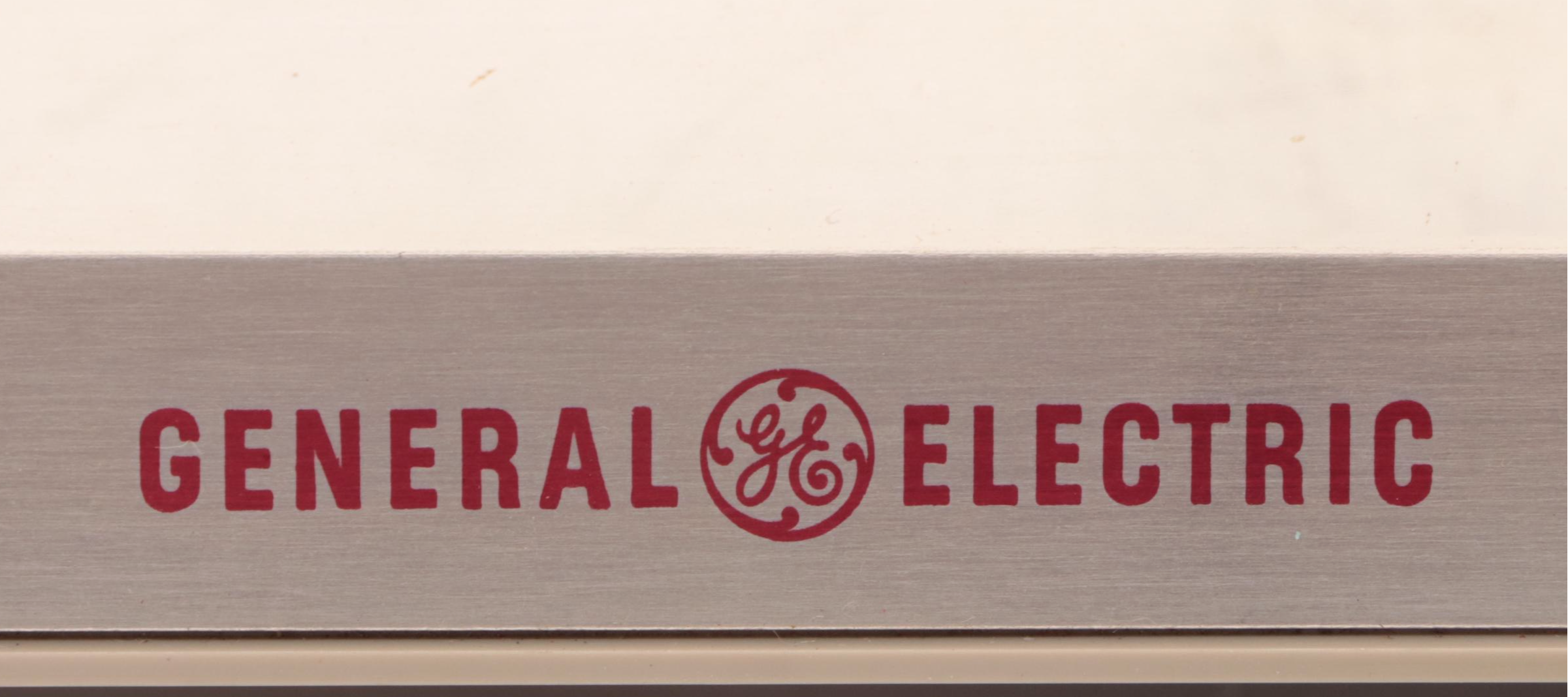 General Electric Musaphonic Dual Speaker Am/Fm Radio