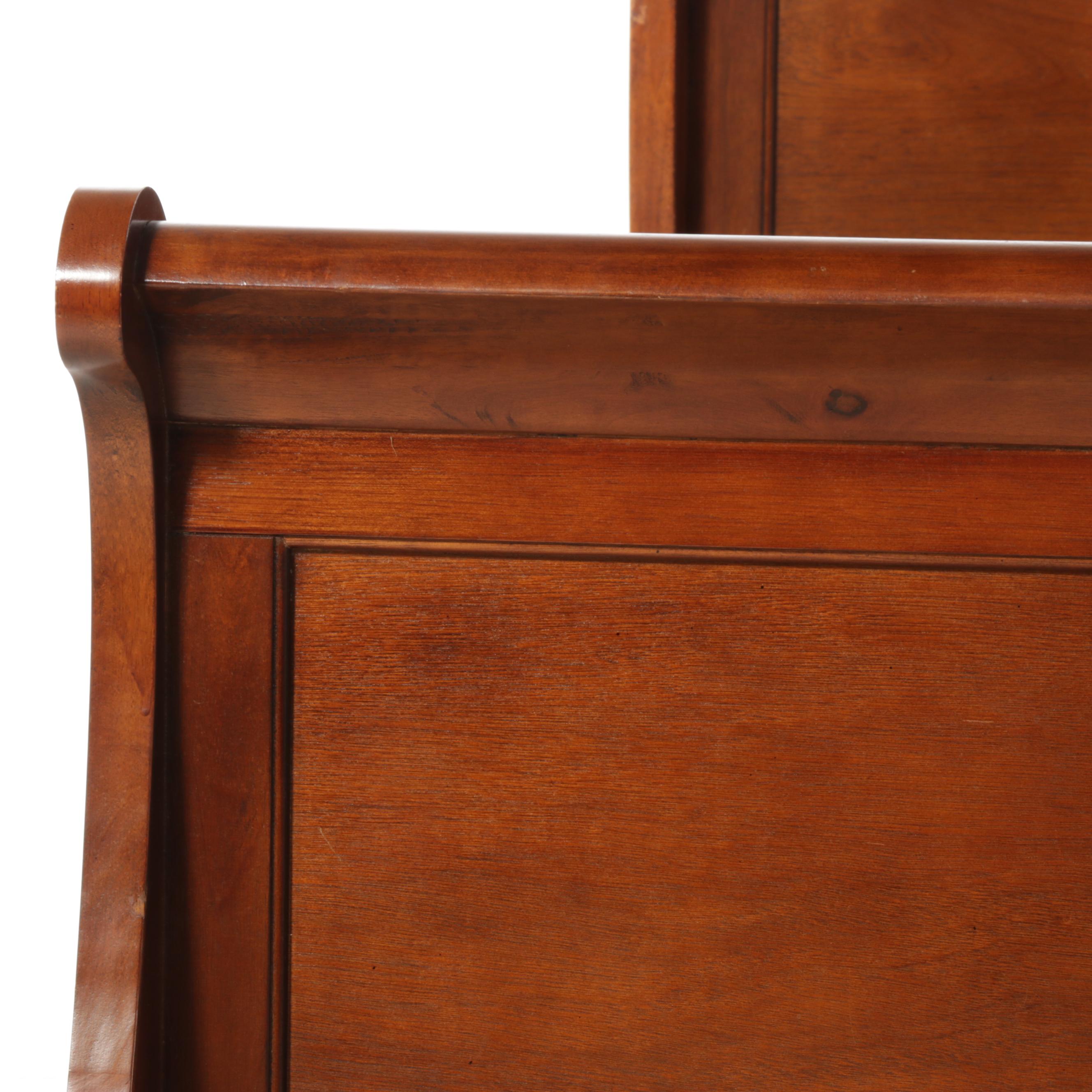 Contemporary Cherry Finish Queen Size Sleigh Bed