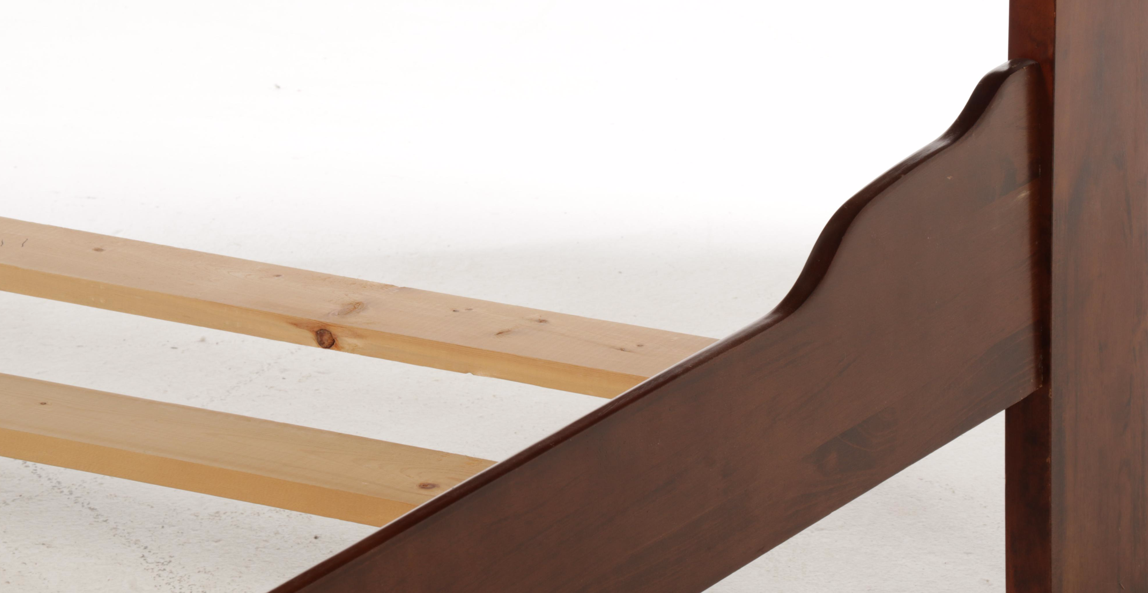 Contemporary Cherry Finish Queen Size Sleigh Bed