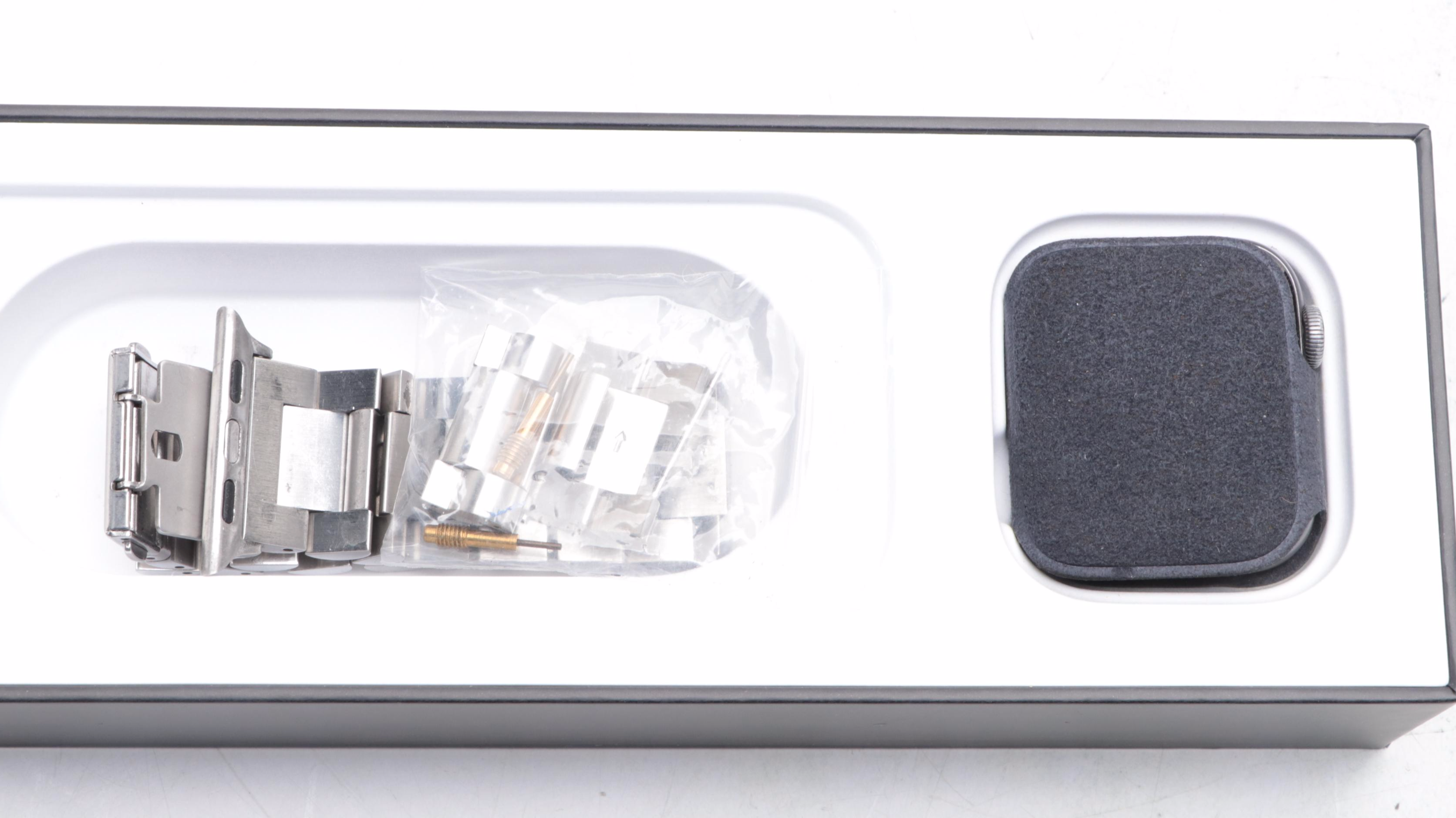 Apple Watch Nike+ Series 4 40mm Space Gray with Anthracite/Black Sport Band