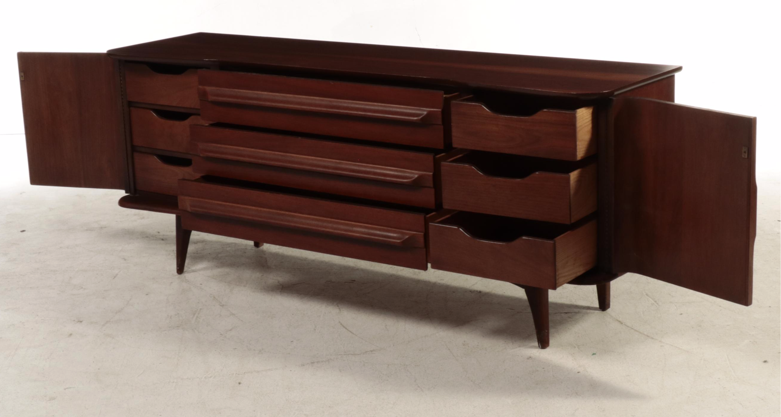 Mid Century Modern Style Walnut Finished Dresser, Mid to Late 20th Century