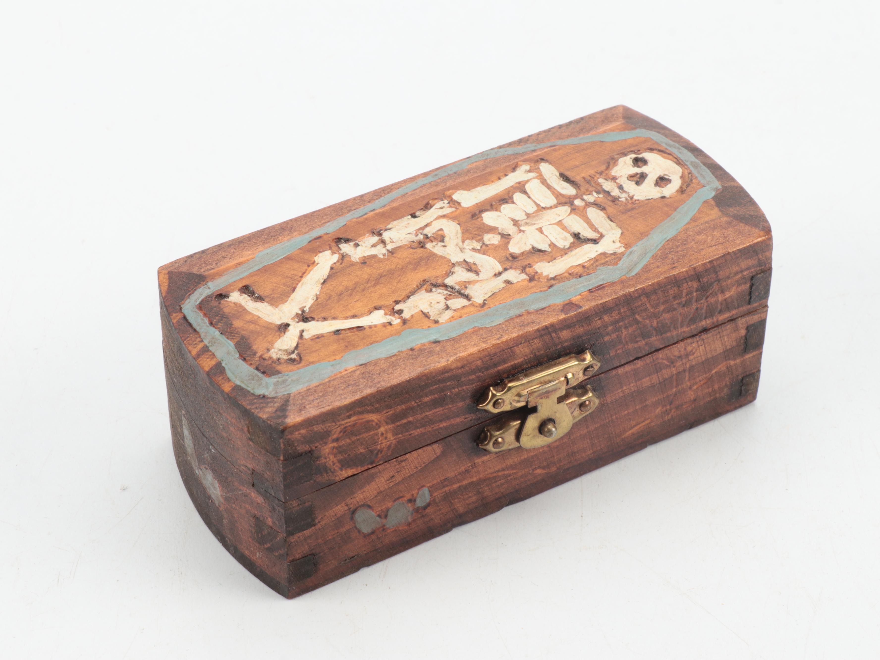 Clown Face Wall Plaque with Pop Up Puppet and Other Decor