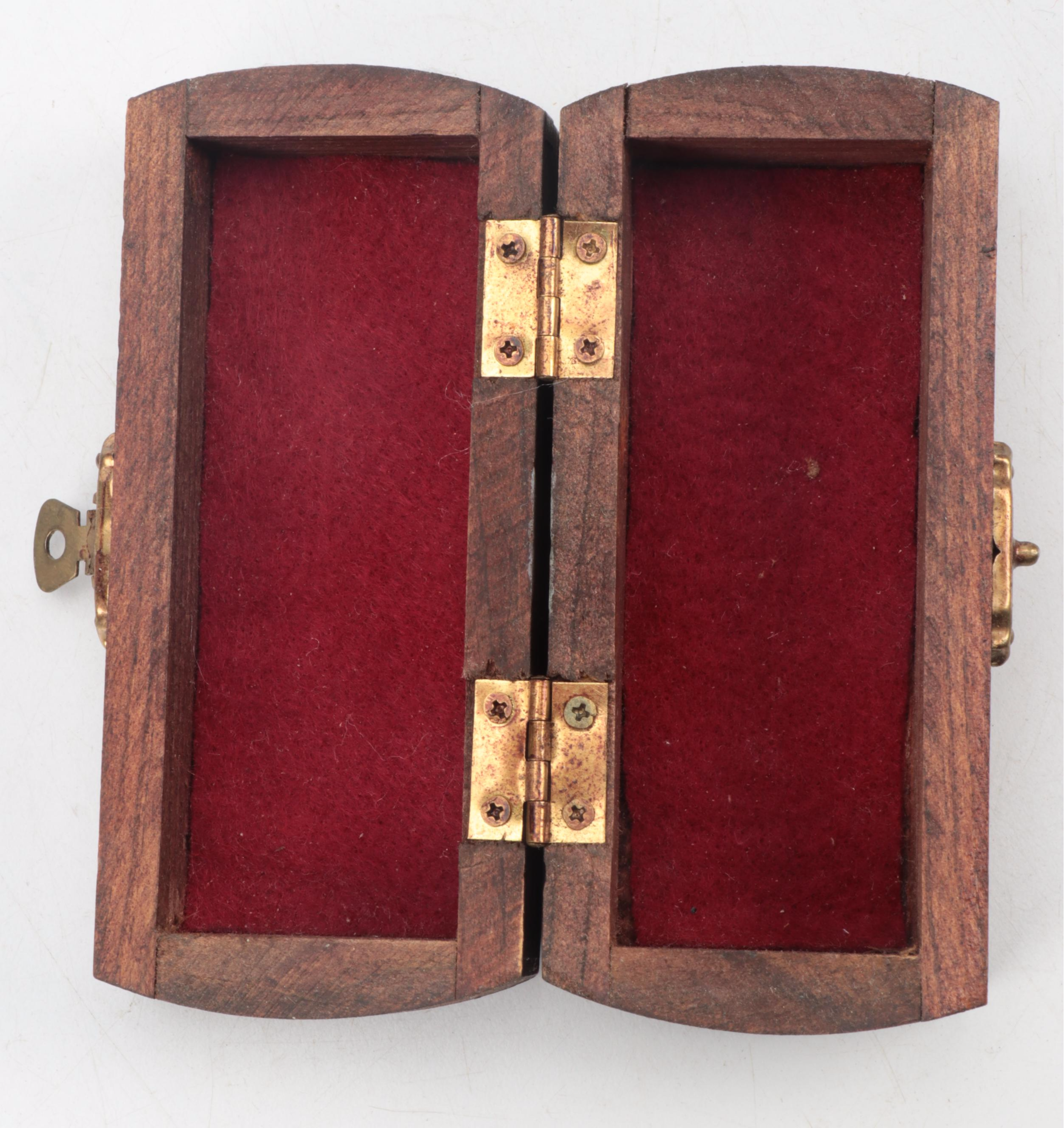 Clown Face Wall Plaque with Pop Up Puppet and Other Decor