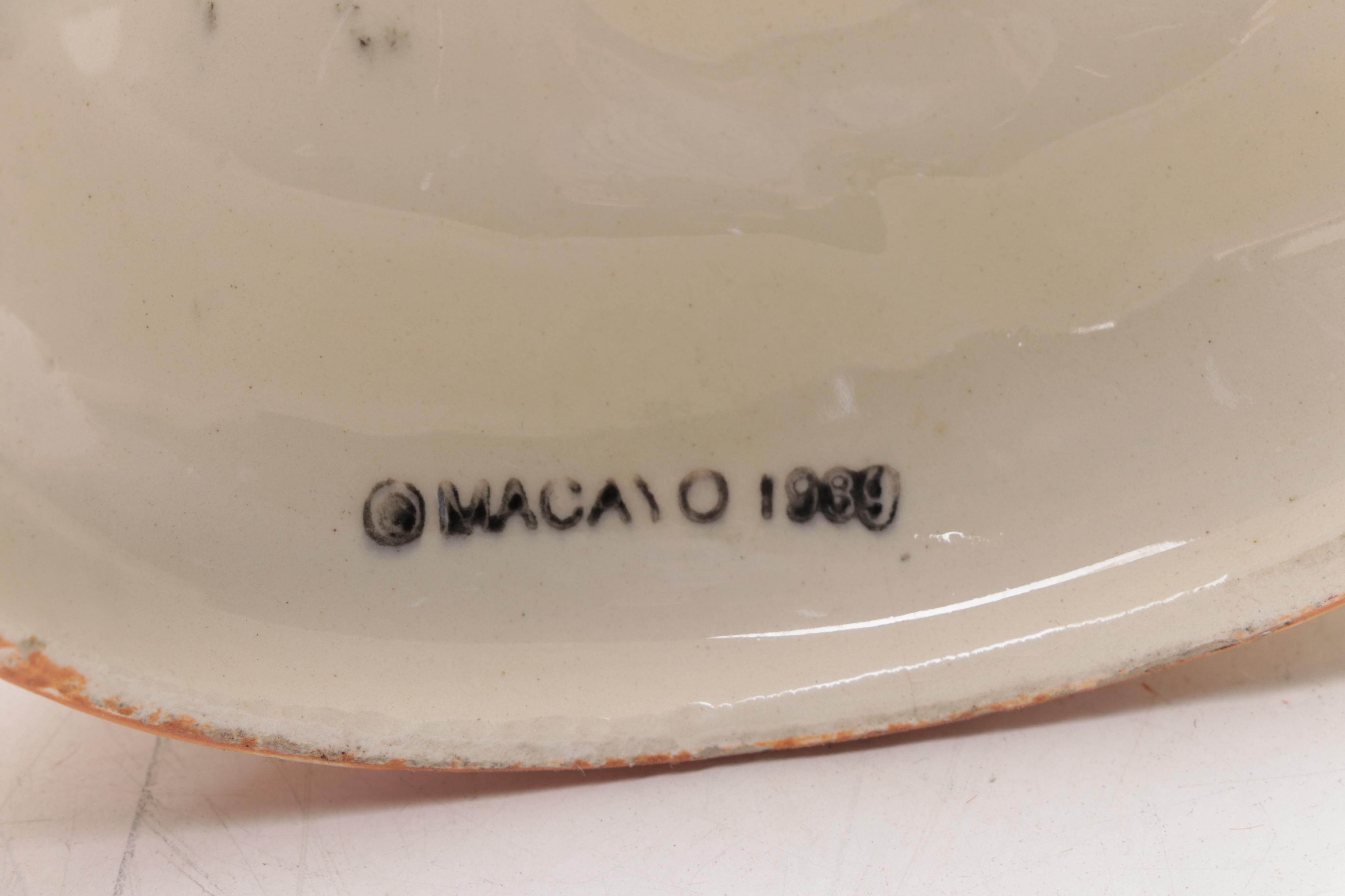 Macayo Ceramic Salsa Bowls with Plastic Leaf Plates