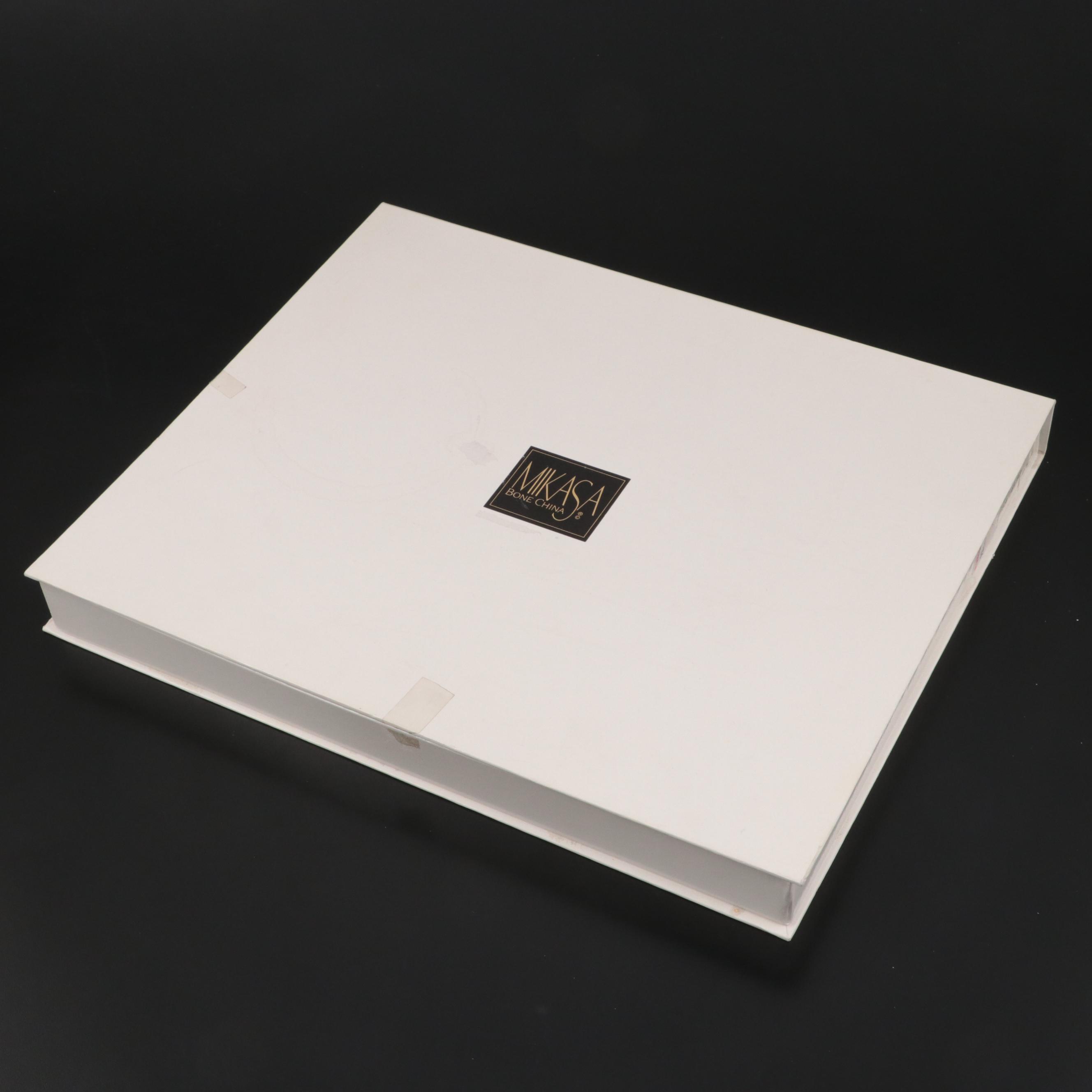 Mikasa Bone China "Ribbon Holly" Cake Plate and Server with Box