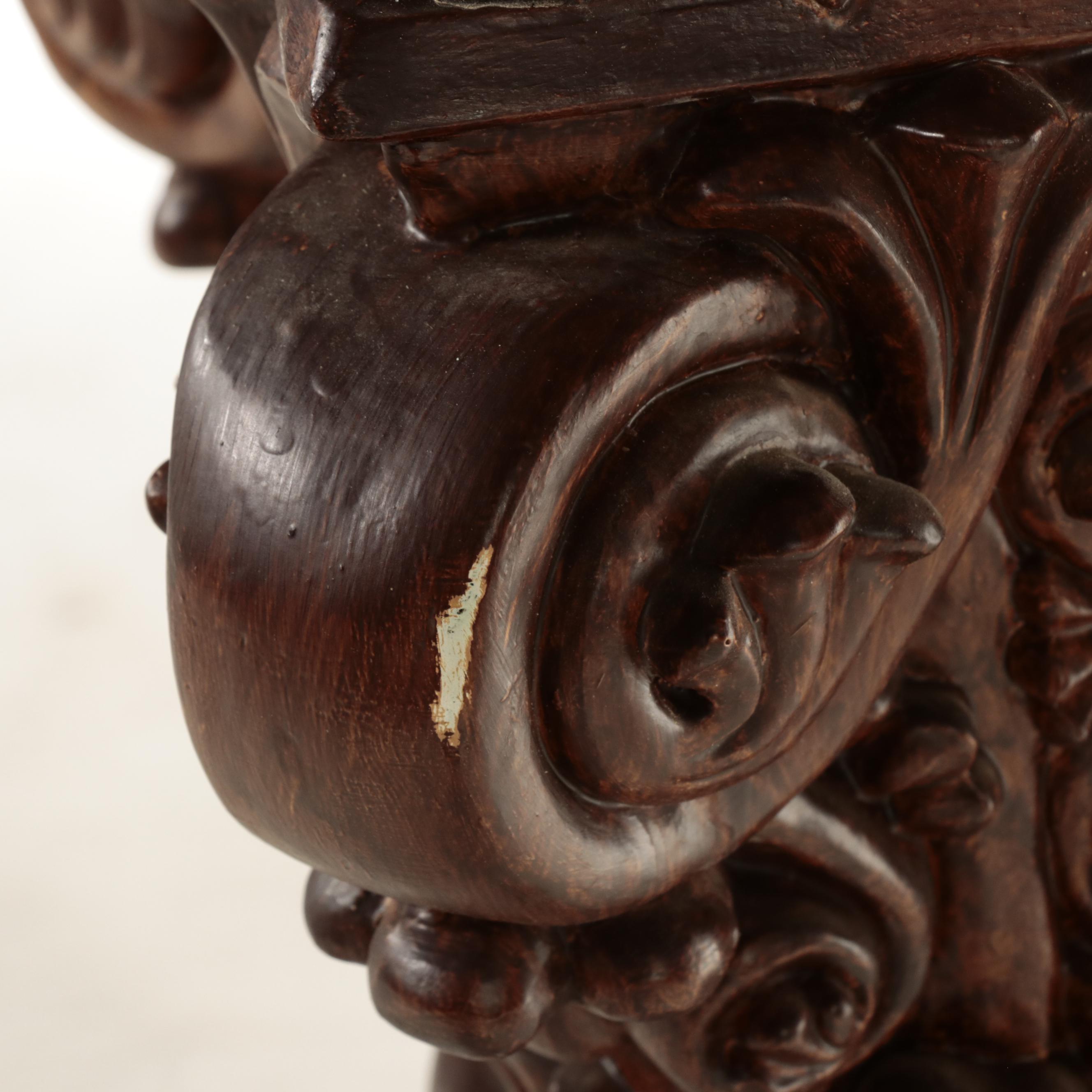 Corinthian Capitol Capped Plaster Pillar