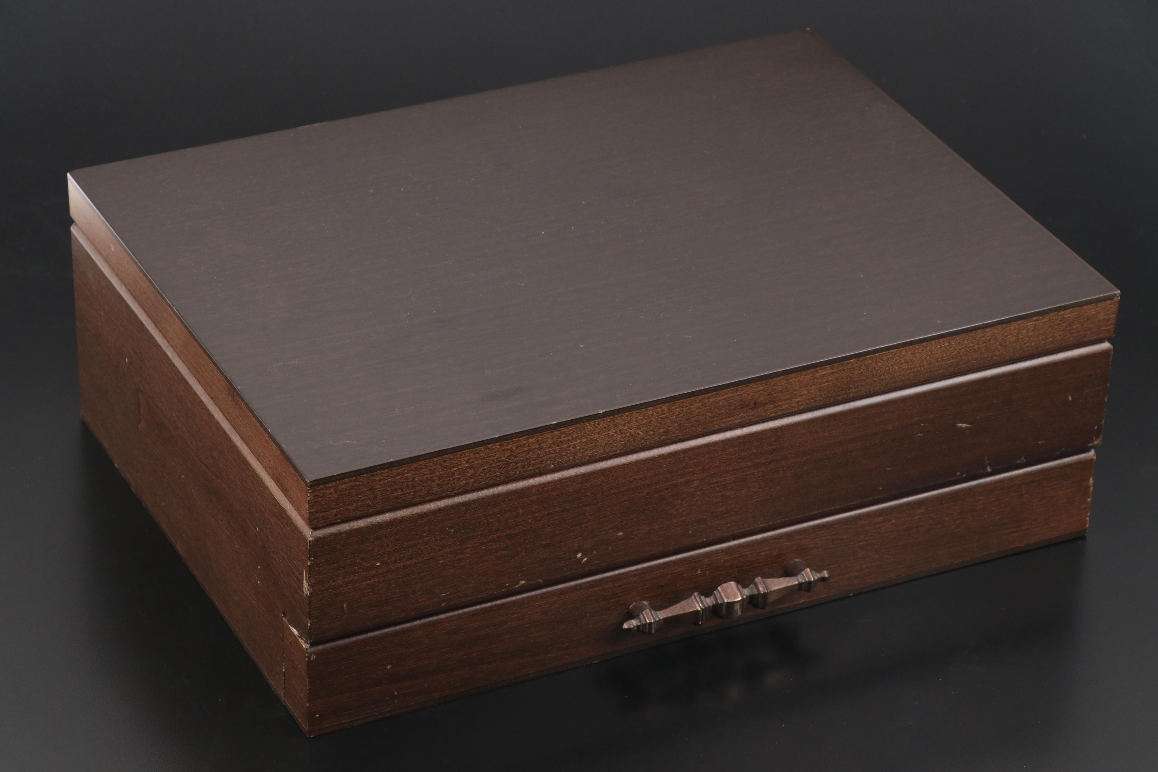 Oneida "Michelangelo" Stainless Steel Flatware in Storage Chest