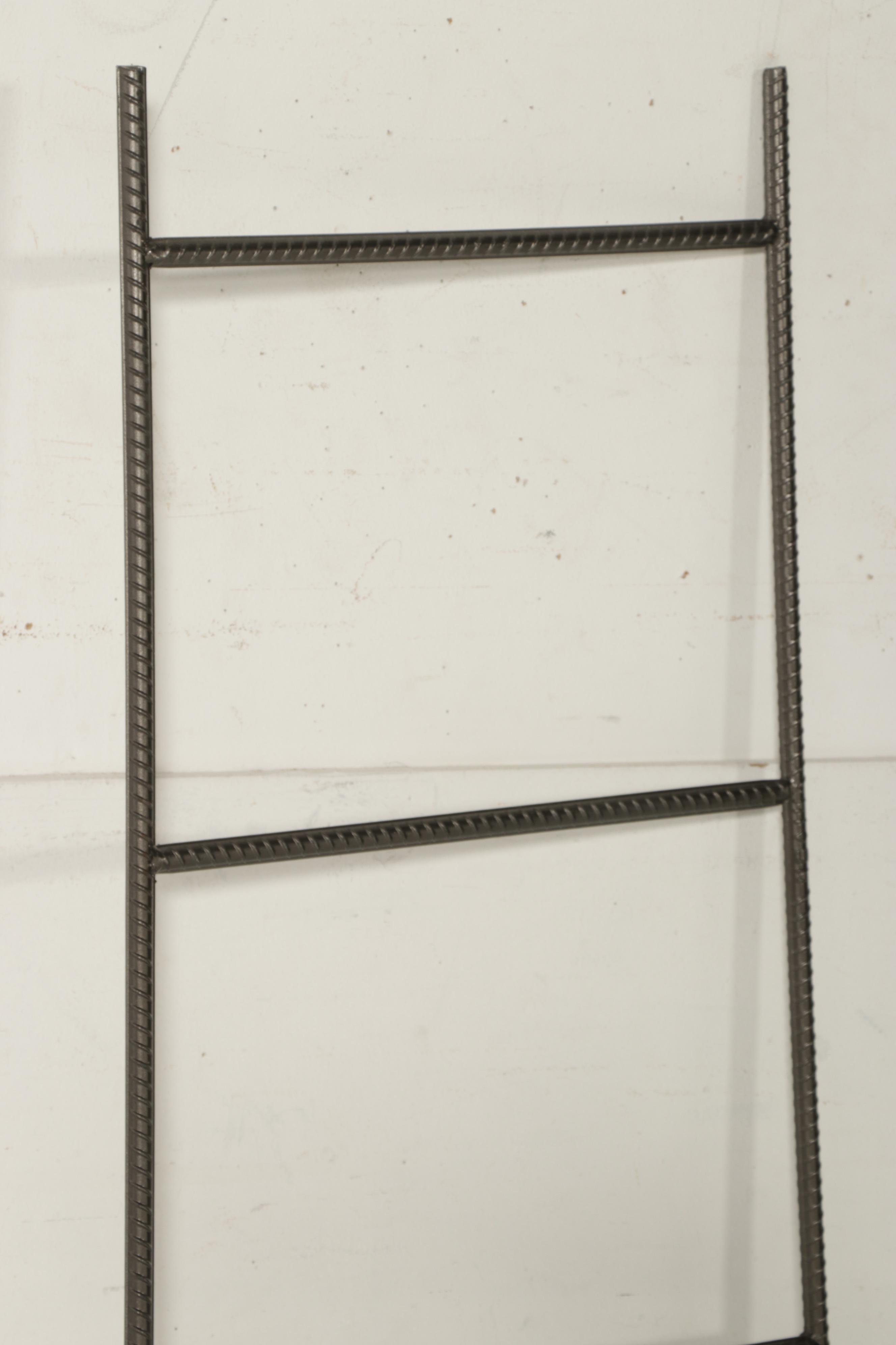 Industrial Style Floor-to-Wall Steel Rebar Magazine/Blanket Rack